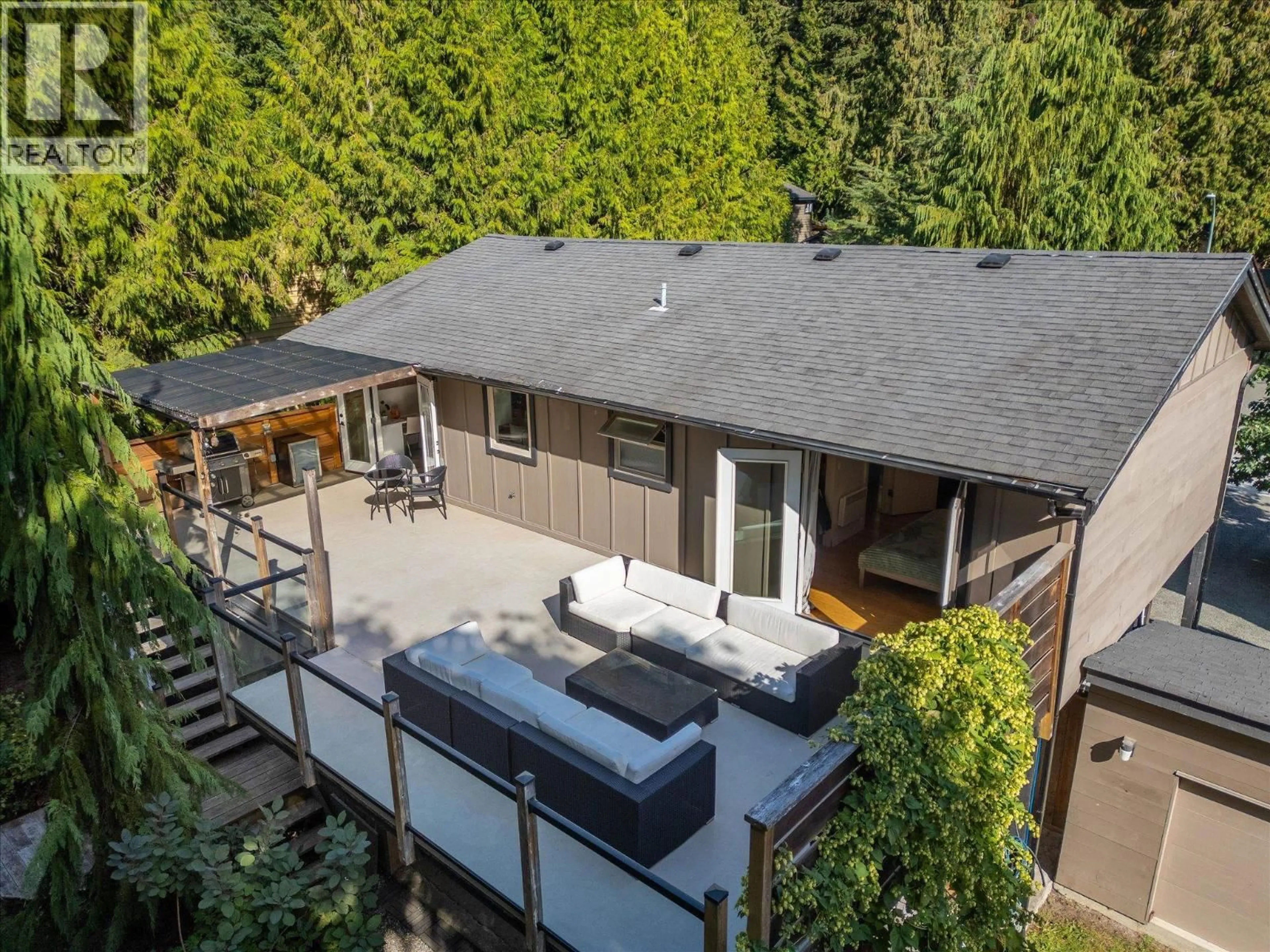 A pic from outside/outdoor area/front of a property/back of a property/a pic from drone, unknown for 40613 PERTH DRIVE, Squamish British Columbia V0N1T0