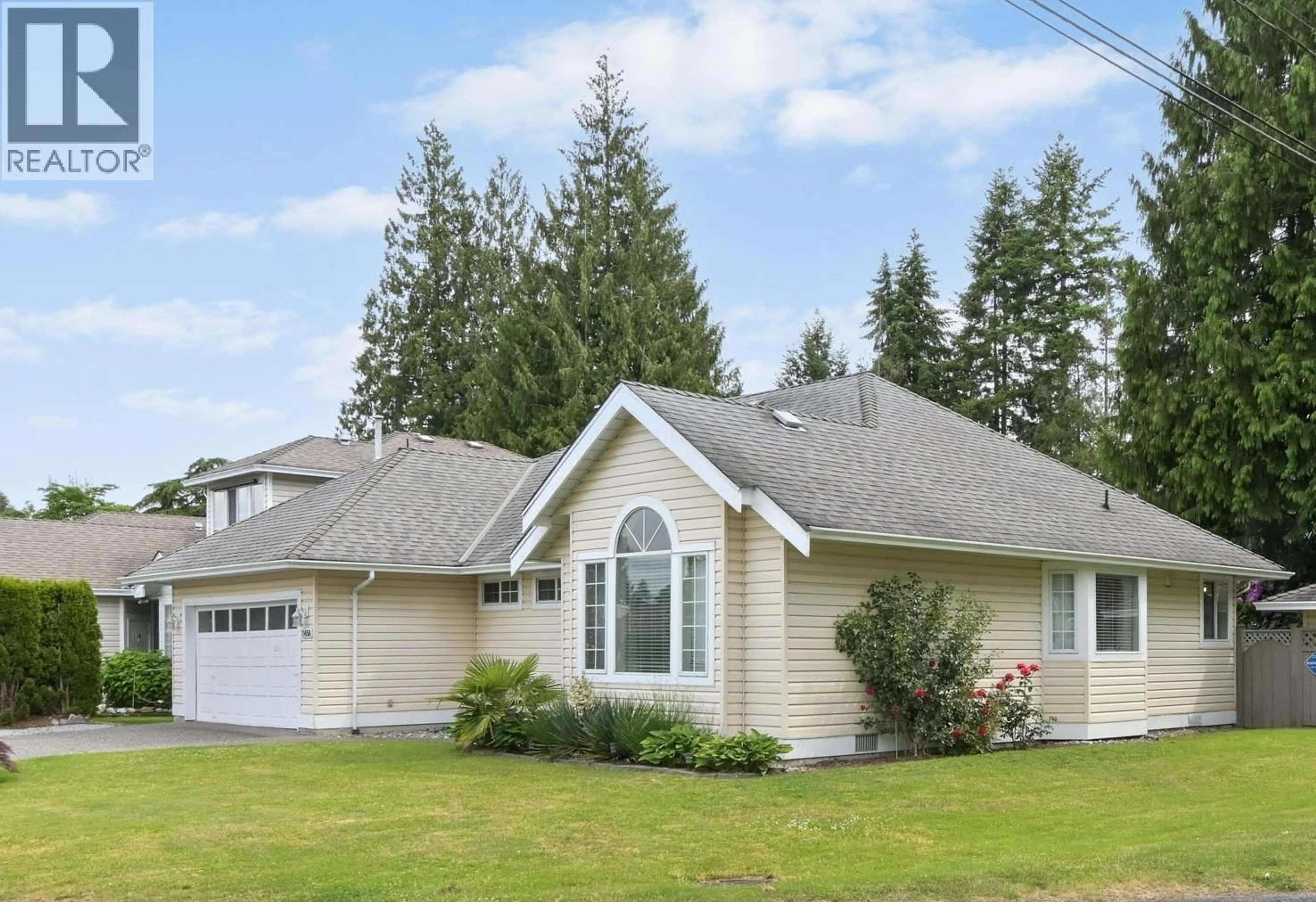 Home with vinyl exterior material, street for 11450 207A STREET, Maple Ridge British Columbia V2X0C7