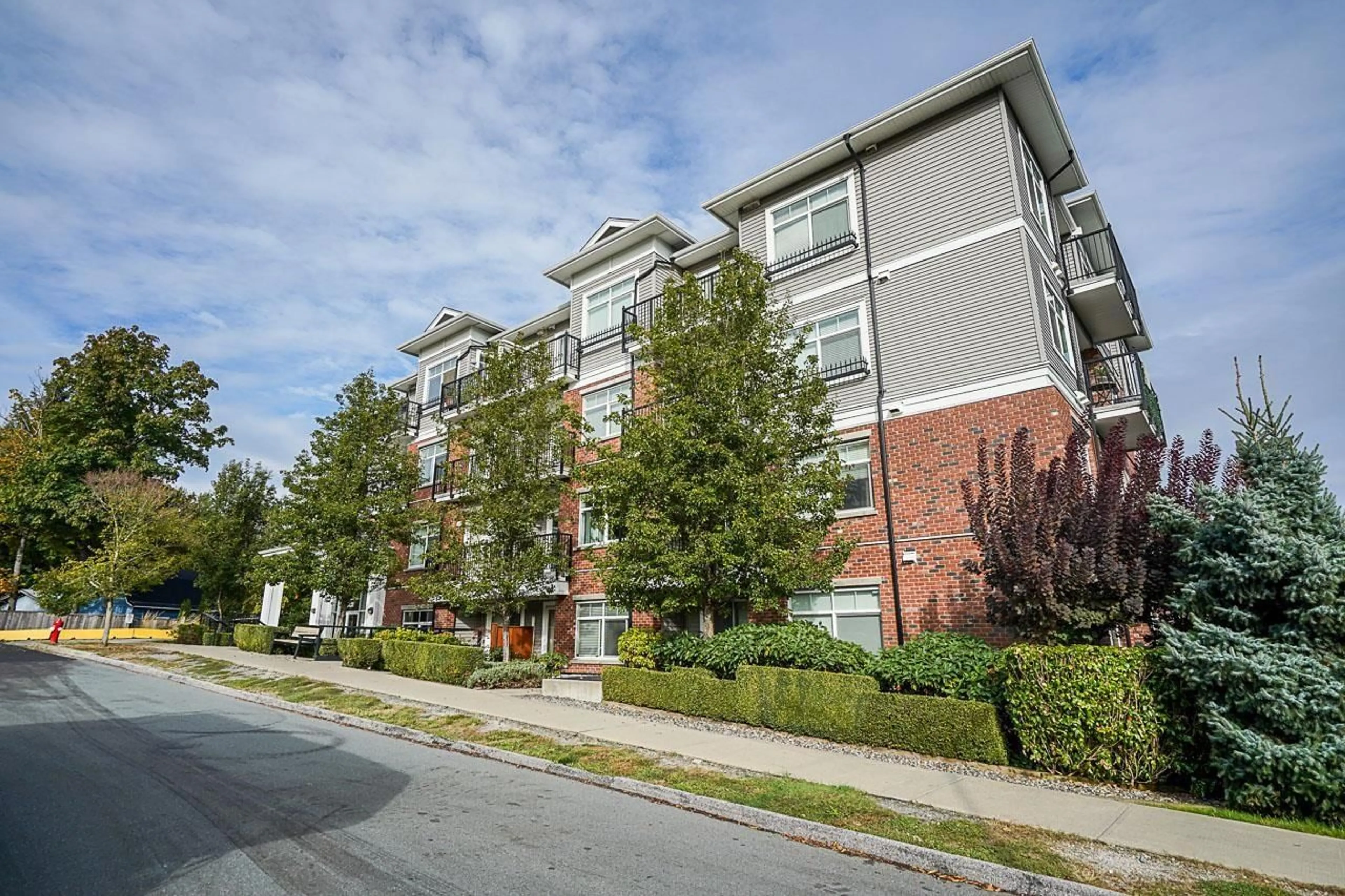 Patio, street for 316 - 6480 195A, Surrey British Columbia V4N6P1