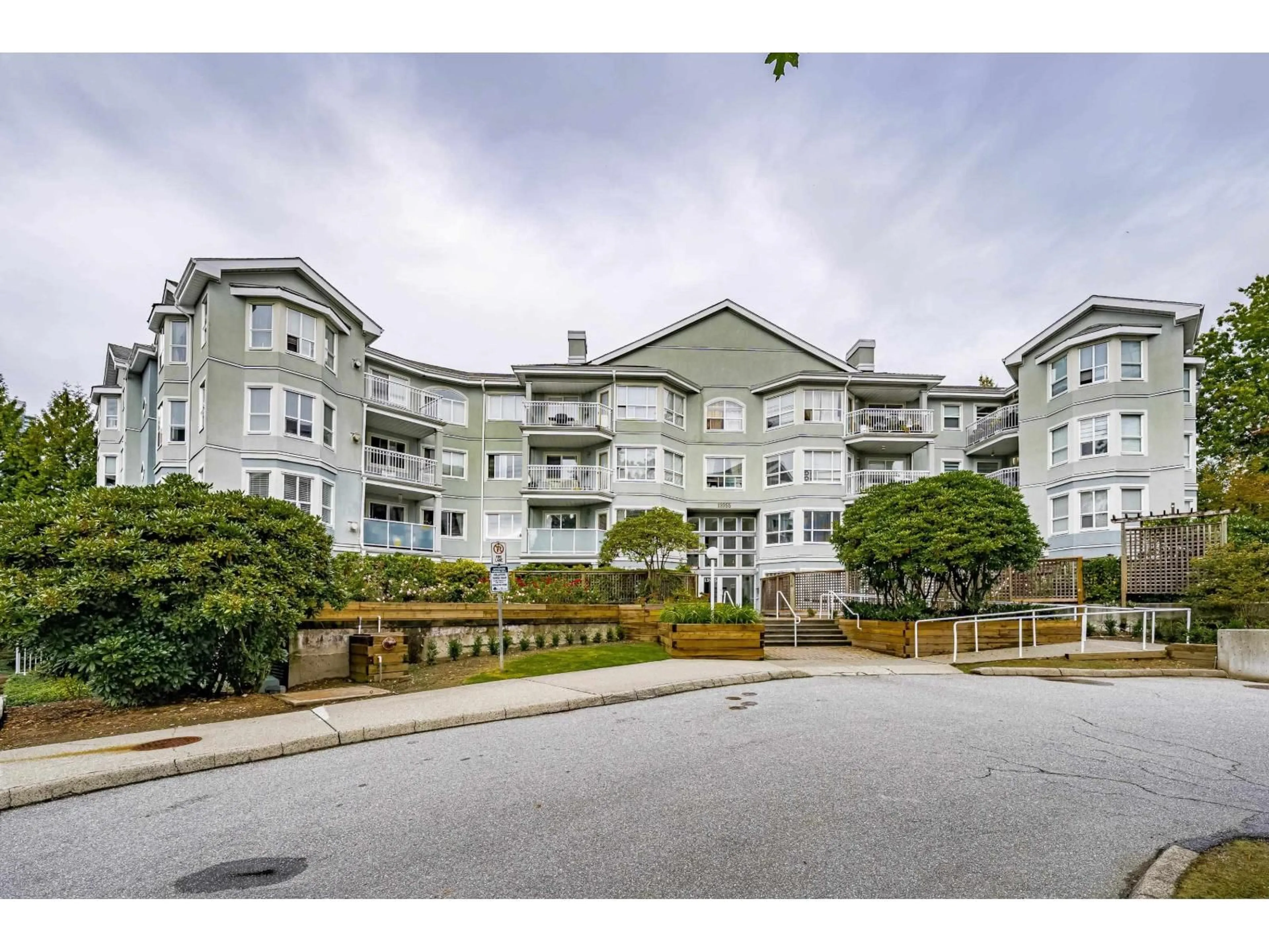 Unknown for 304 - 13955 LAUREL, Surrey British Columbia V3T1A8
