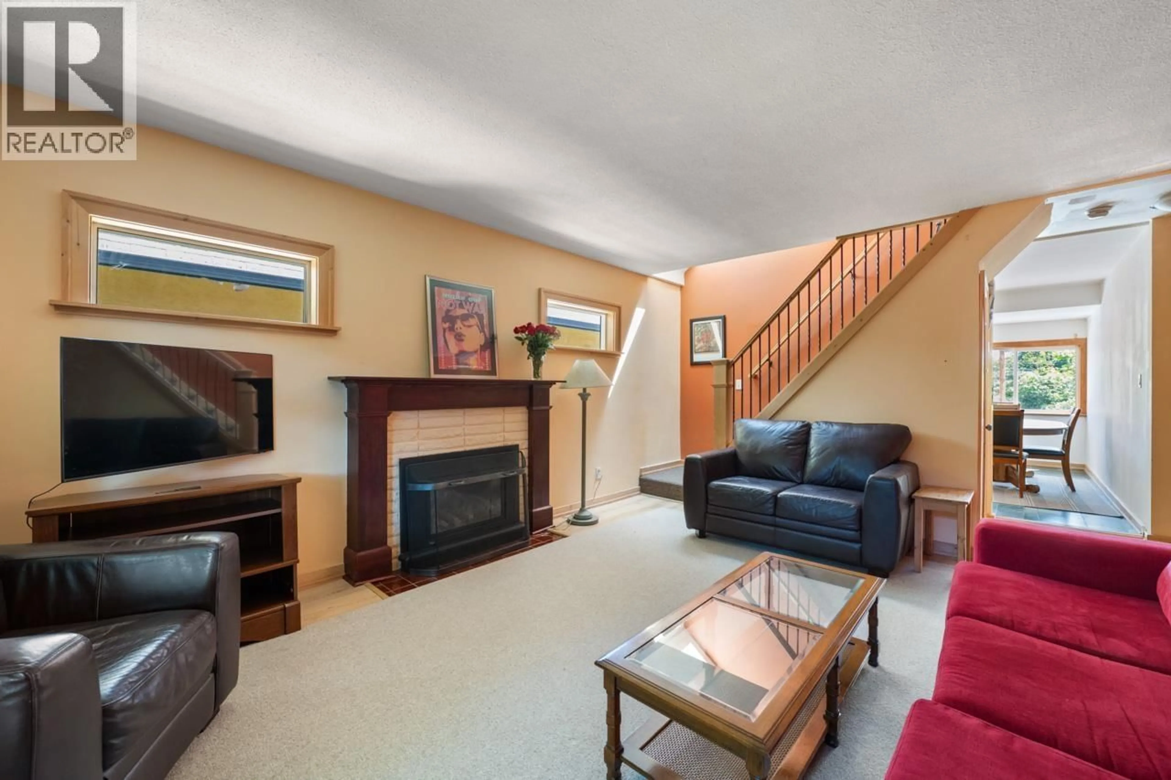 Living room with furniture, unknown for 2268 7TH AVENUE, Vancouver British Columbia V5N1S7