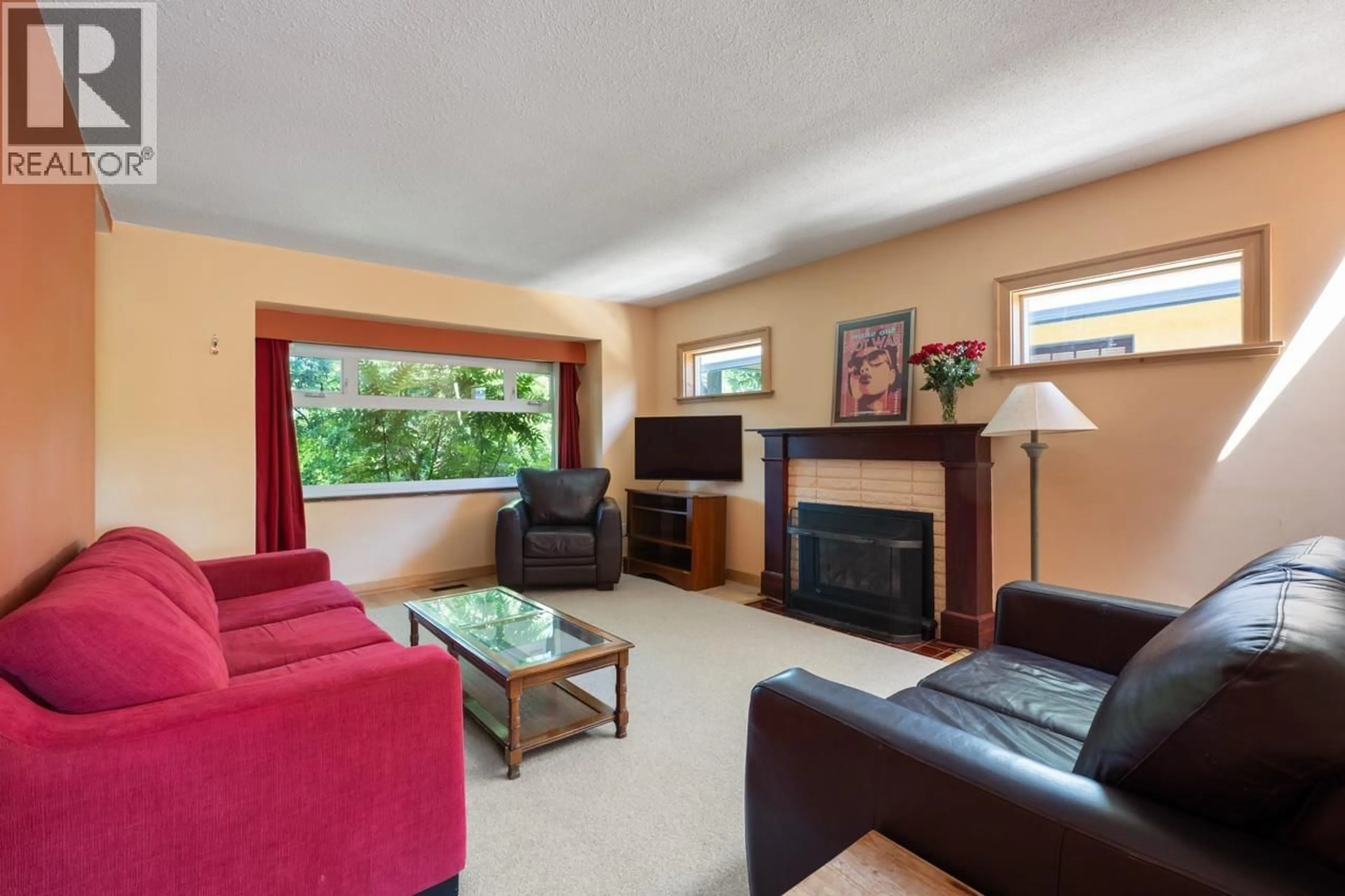 Living room with furniture, unknown for 2268 7TH AVENUE, Vancouver British Columbia V5N1S7