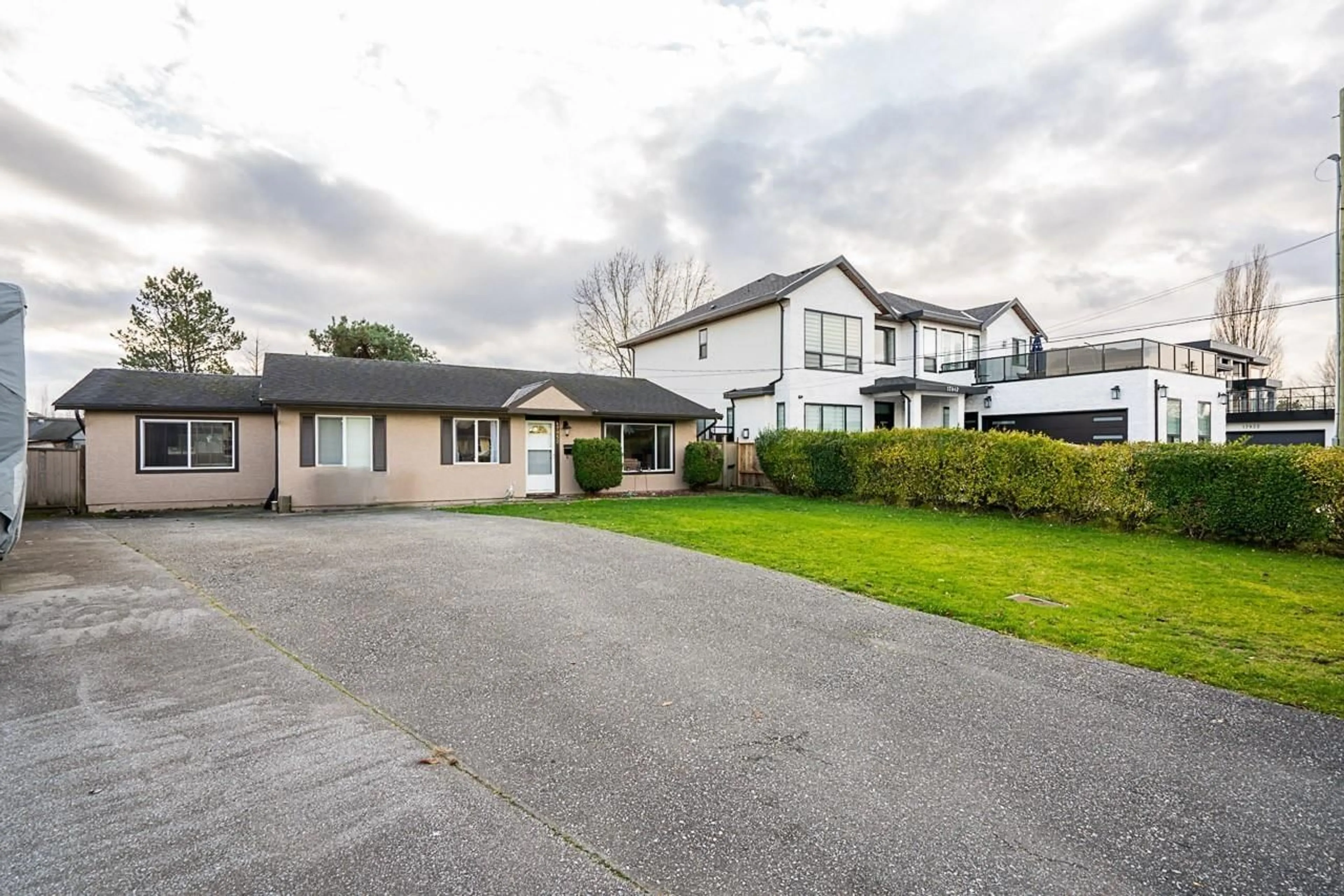 A pic from outside/outdoor area/front of a property/back of a property/a pic from drone, street for 17952 SHANNON, Surrey British Columbia V3S1H6