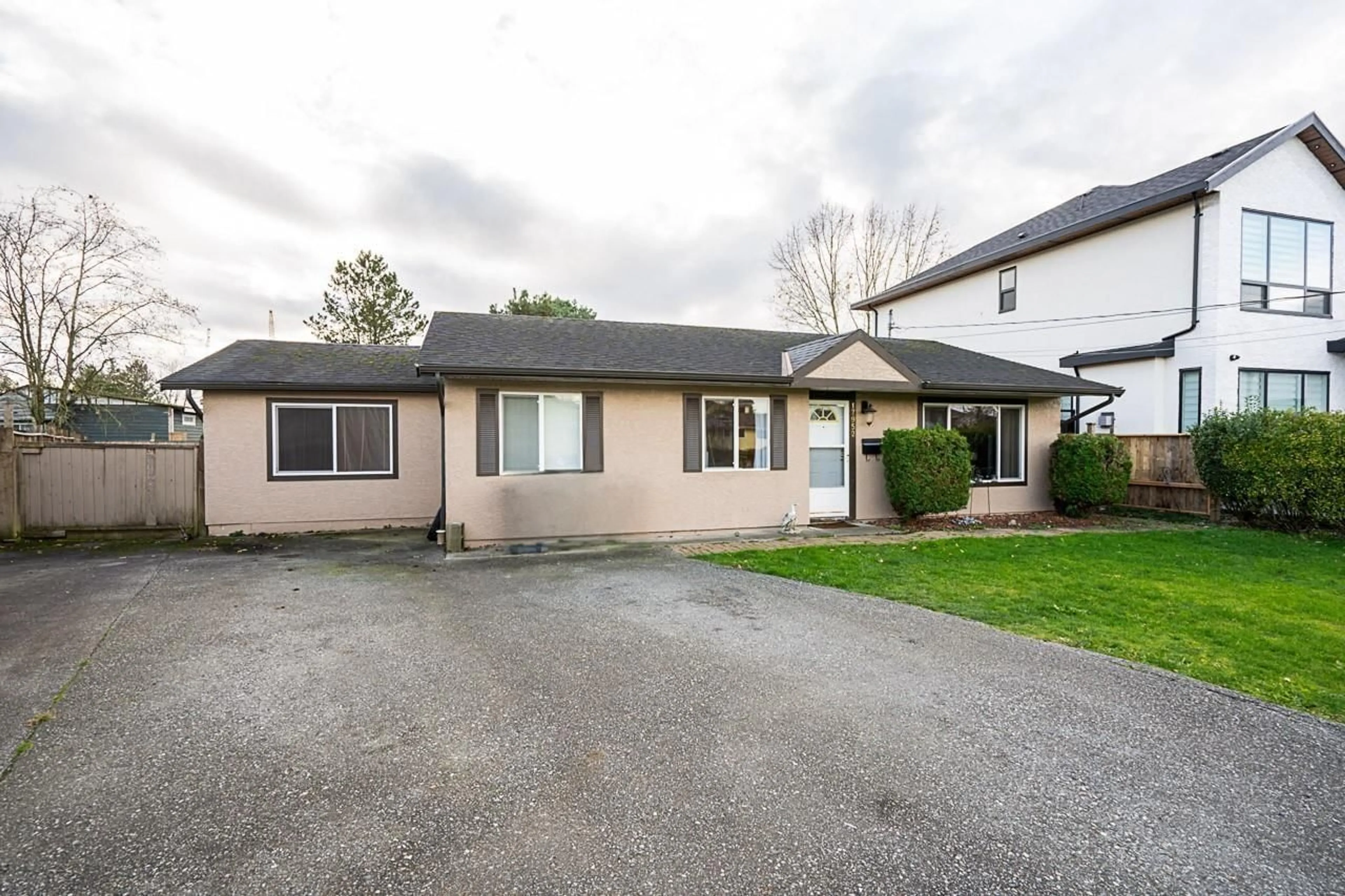 Unknown for 17952 SHANNON, Surrey British Columbia V3S1H6
