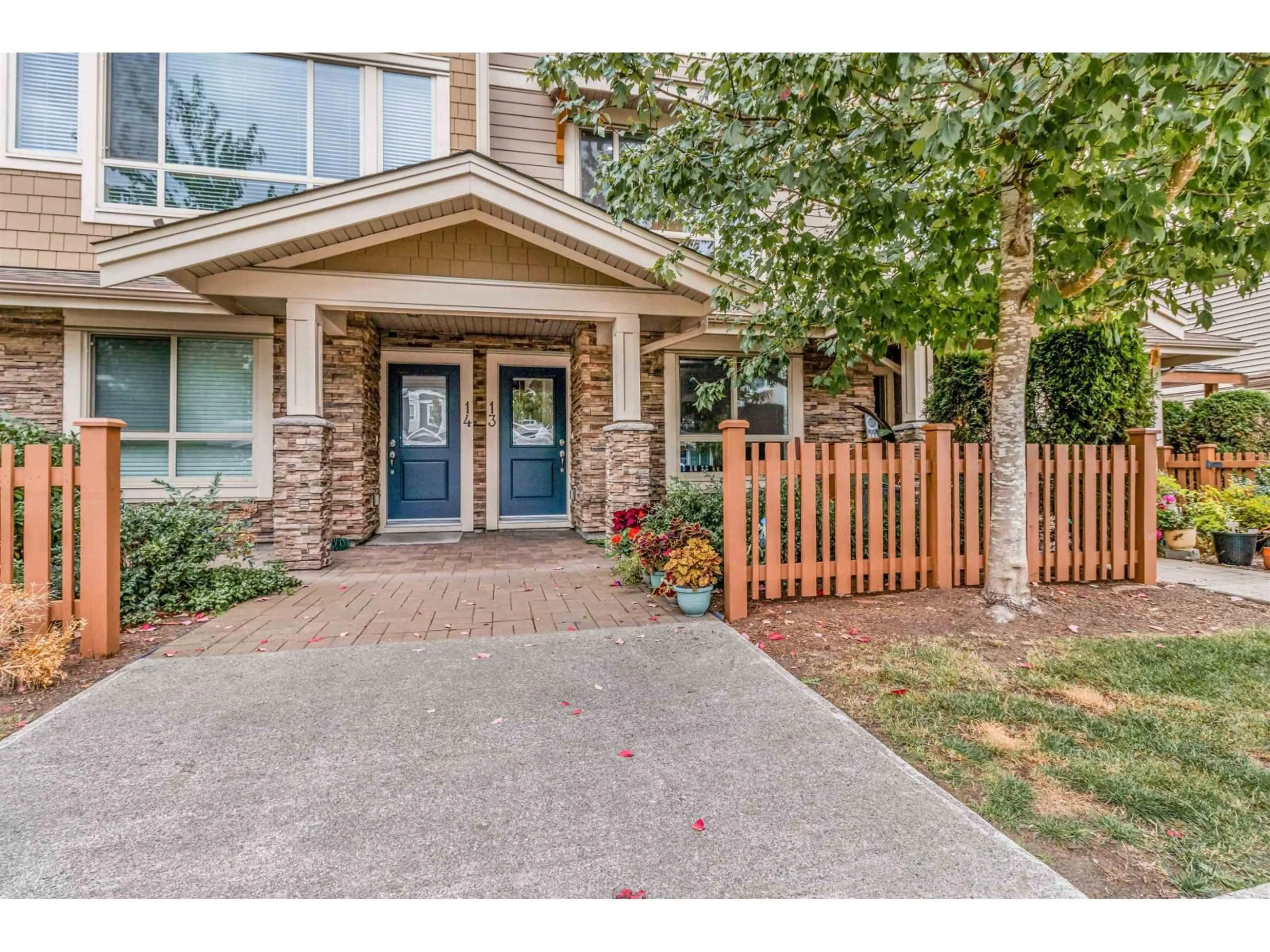 Indoor entryway for 13 - 19752 55A, Langley British Columbia V3A3X2