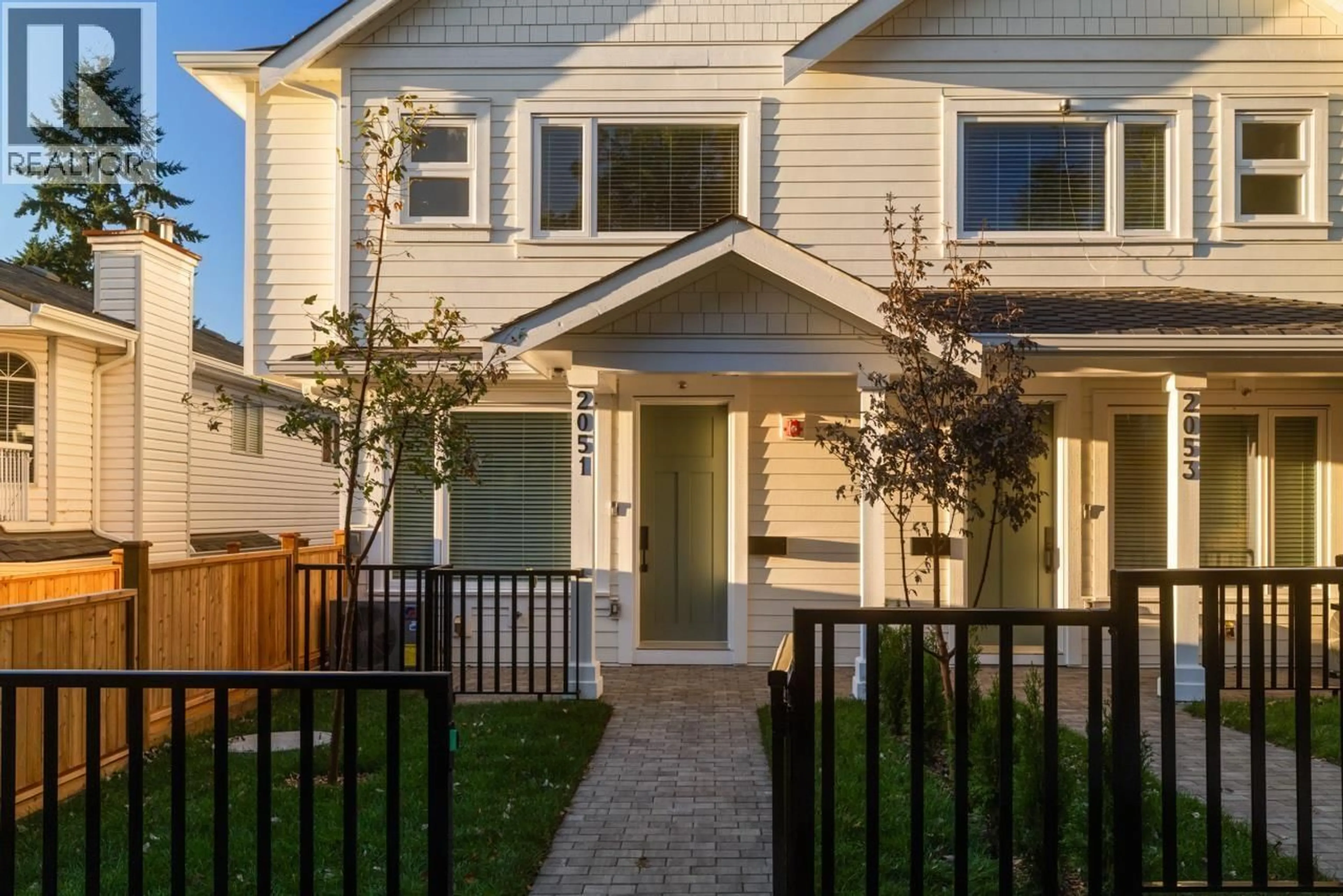 Unknown for 2049 4TH AVENUE, Vancouver British Columbia V5N1K5