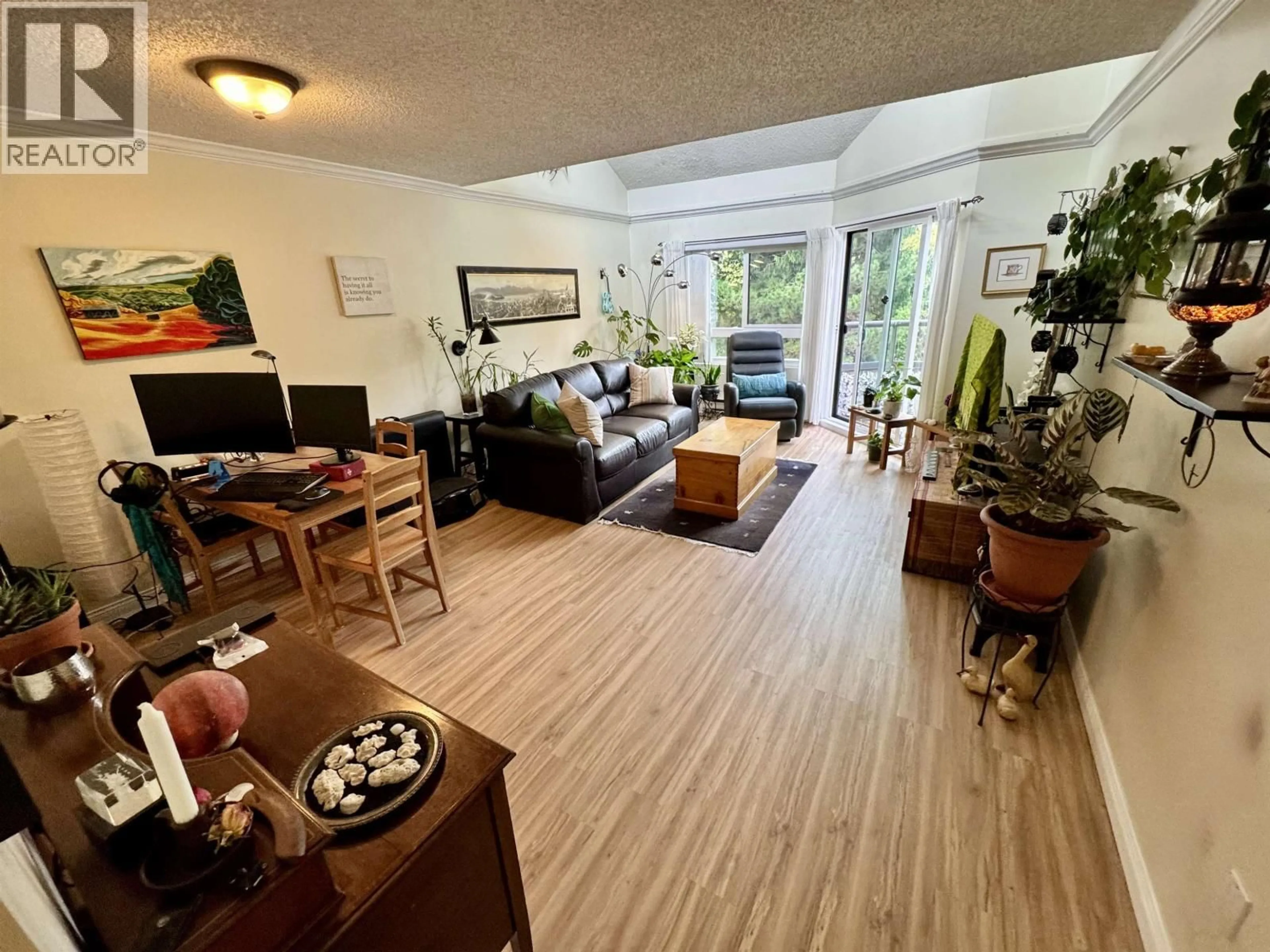Living room with furniture, unknown for 304 - 1750 AUGUSTA AVENUE, Burnaby British Columbia V5A2V6