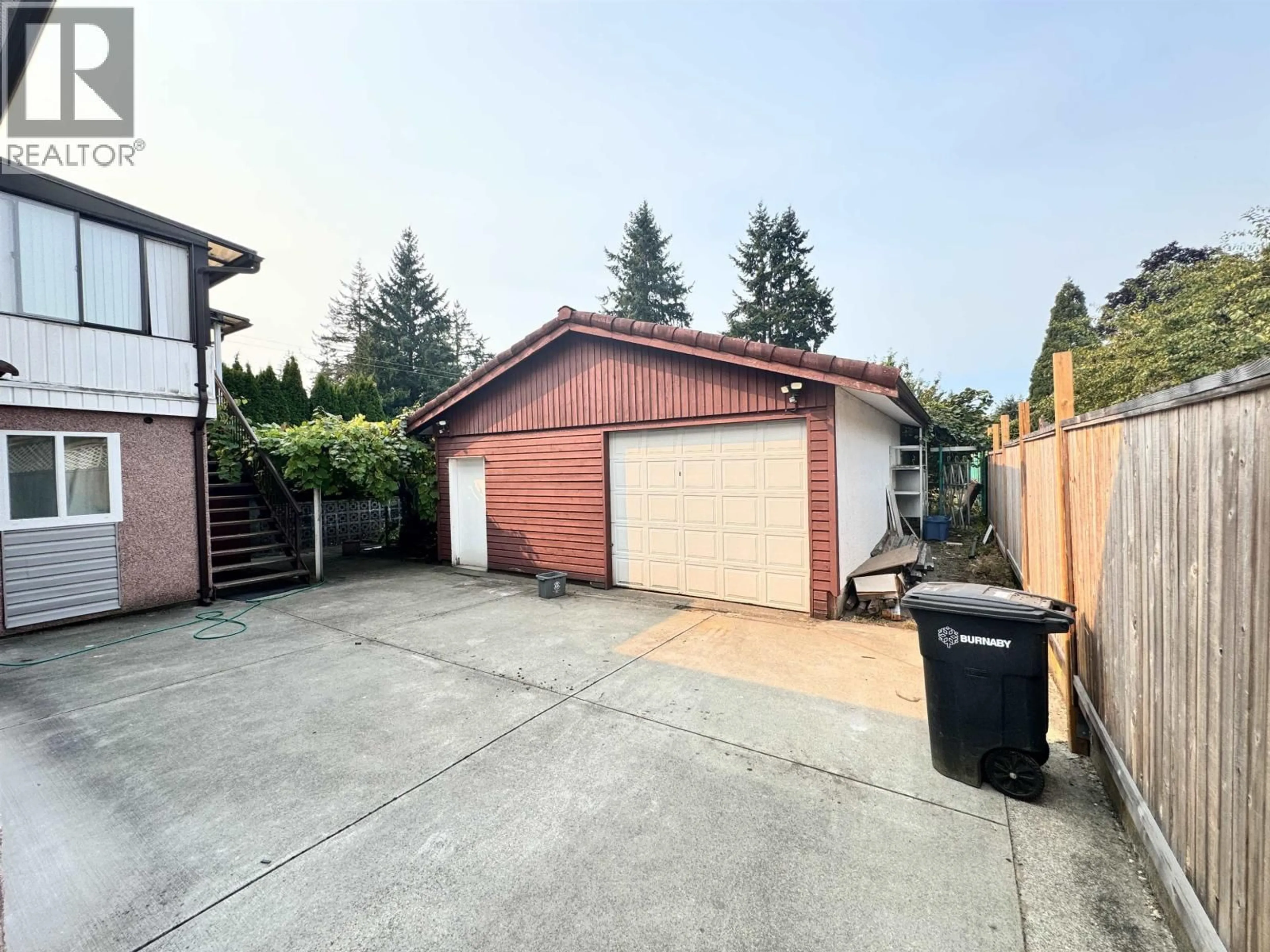 A pic from outside/outdoor area/front of a property/back of a property/a pic from drone, street for 7295 SUSSEX AVENUE, Burnaby British Columbia V5J3V6