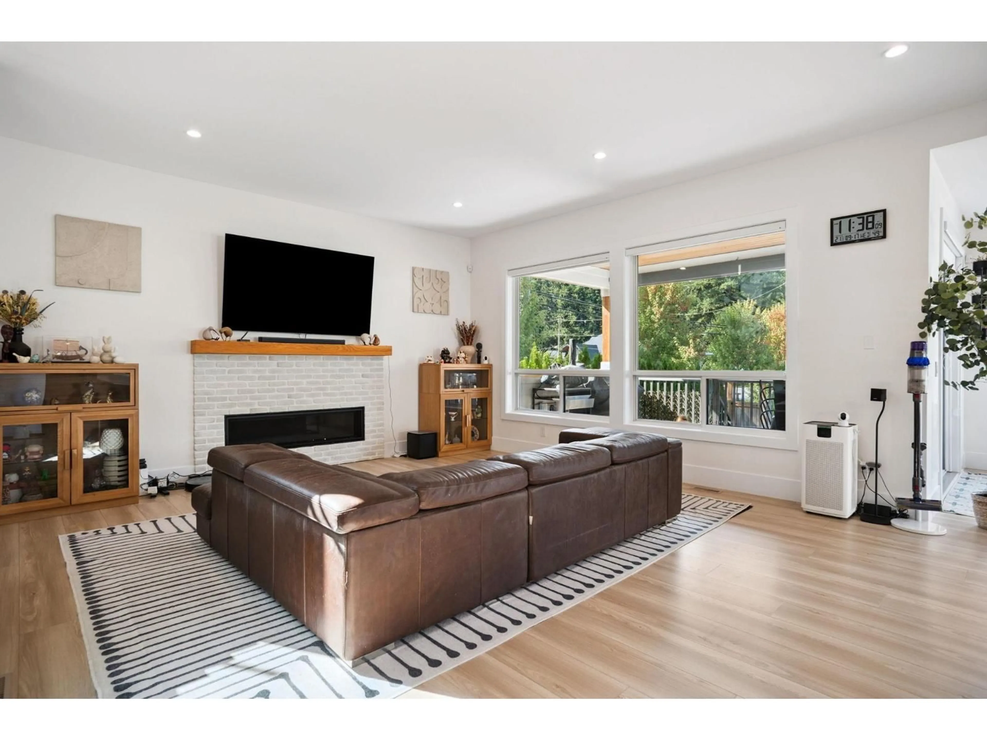 Living room with furniture, wood/laminate floor for 2811 202A, Langley British Columbia V2Z0B3