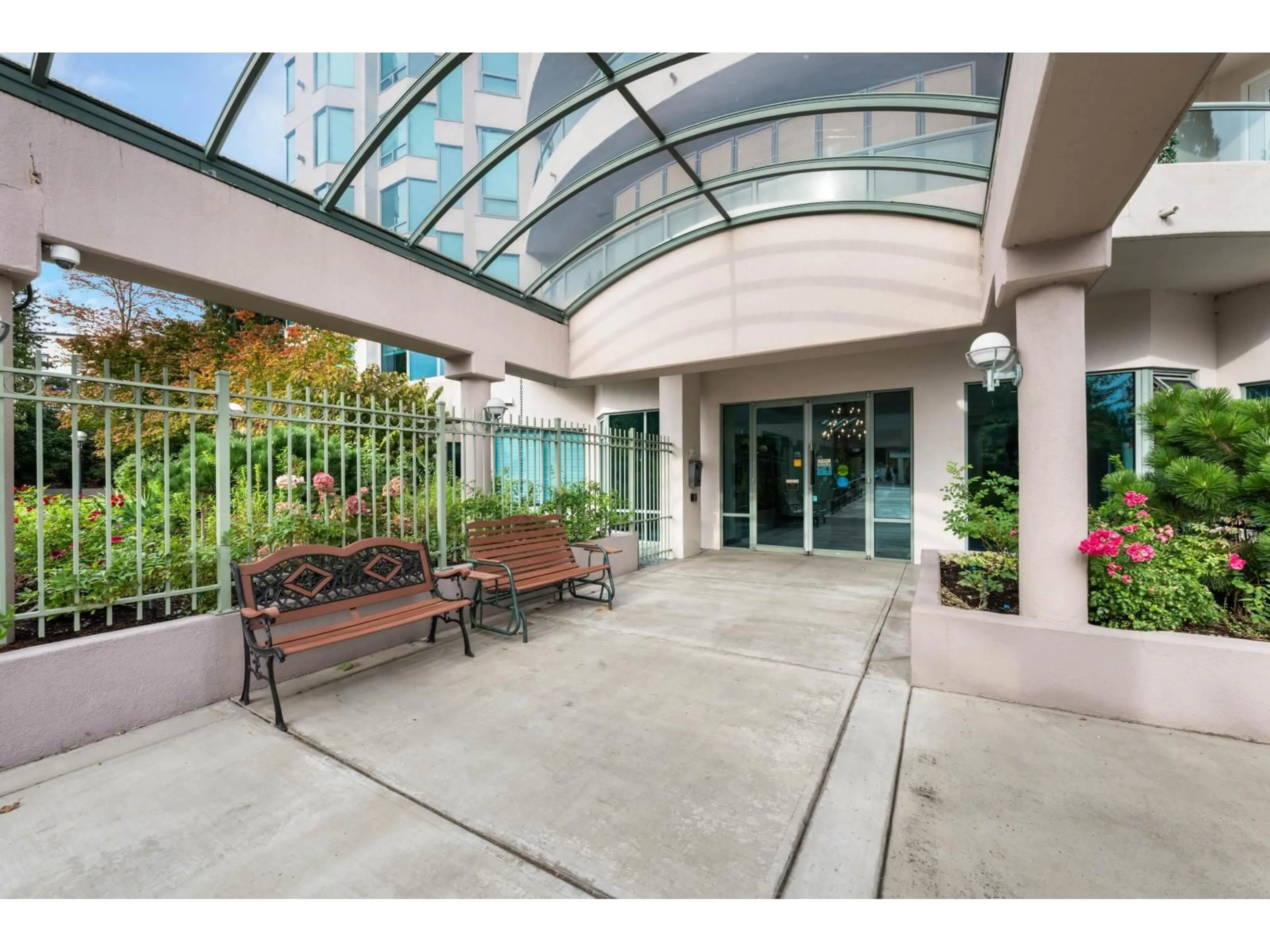 Indoor foyer for 1704 - 33065 MILL LAKE, Abbotsford British Columbia V2S8E6