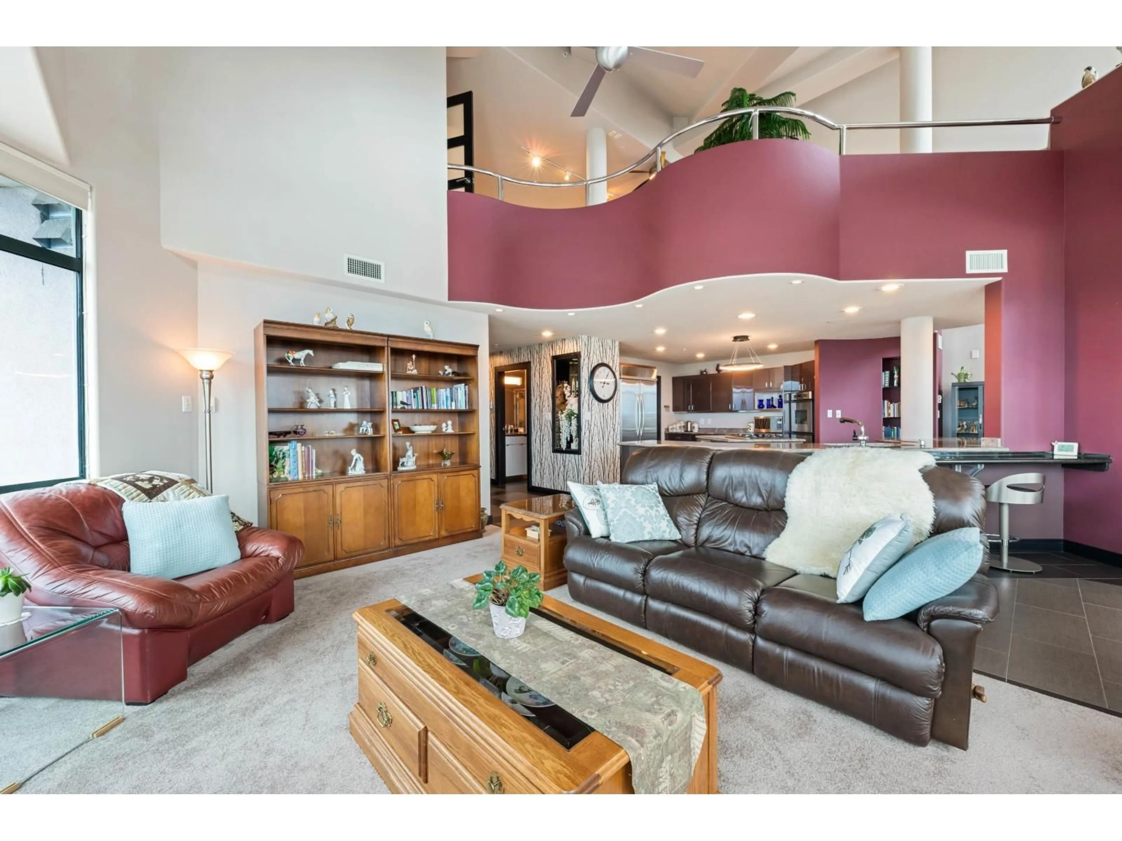 Living room with furniture, unknown for 1704 - 33065 MILL LAKE, Abbotsford British Columbia V2S8E6