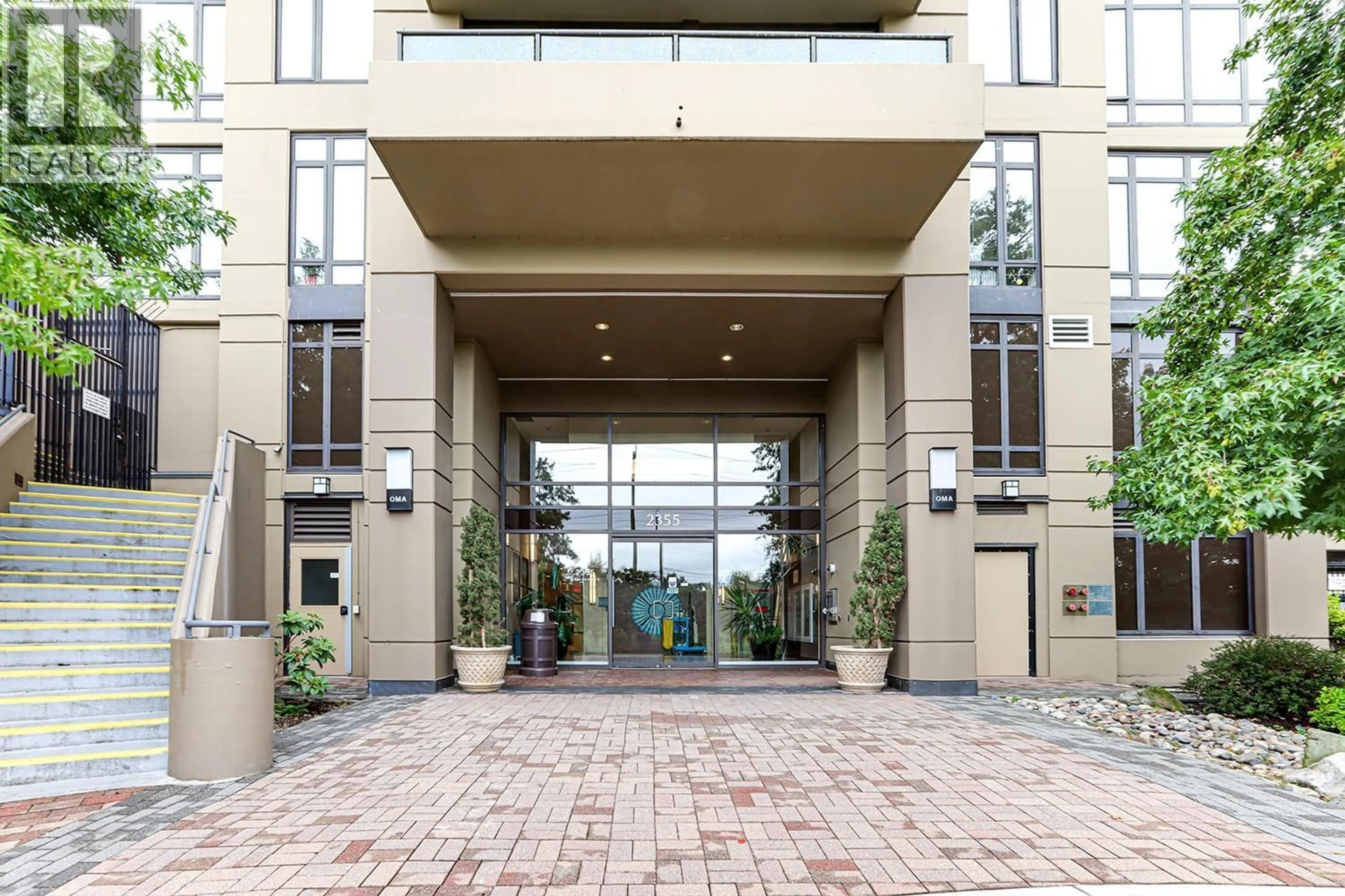 Indoor foyer for 3002 - 2355 MADISON AVENUE, Burnaby British Columbia V5C0B3