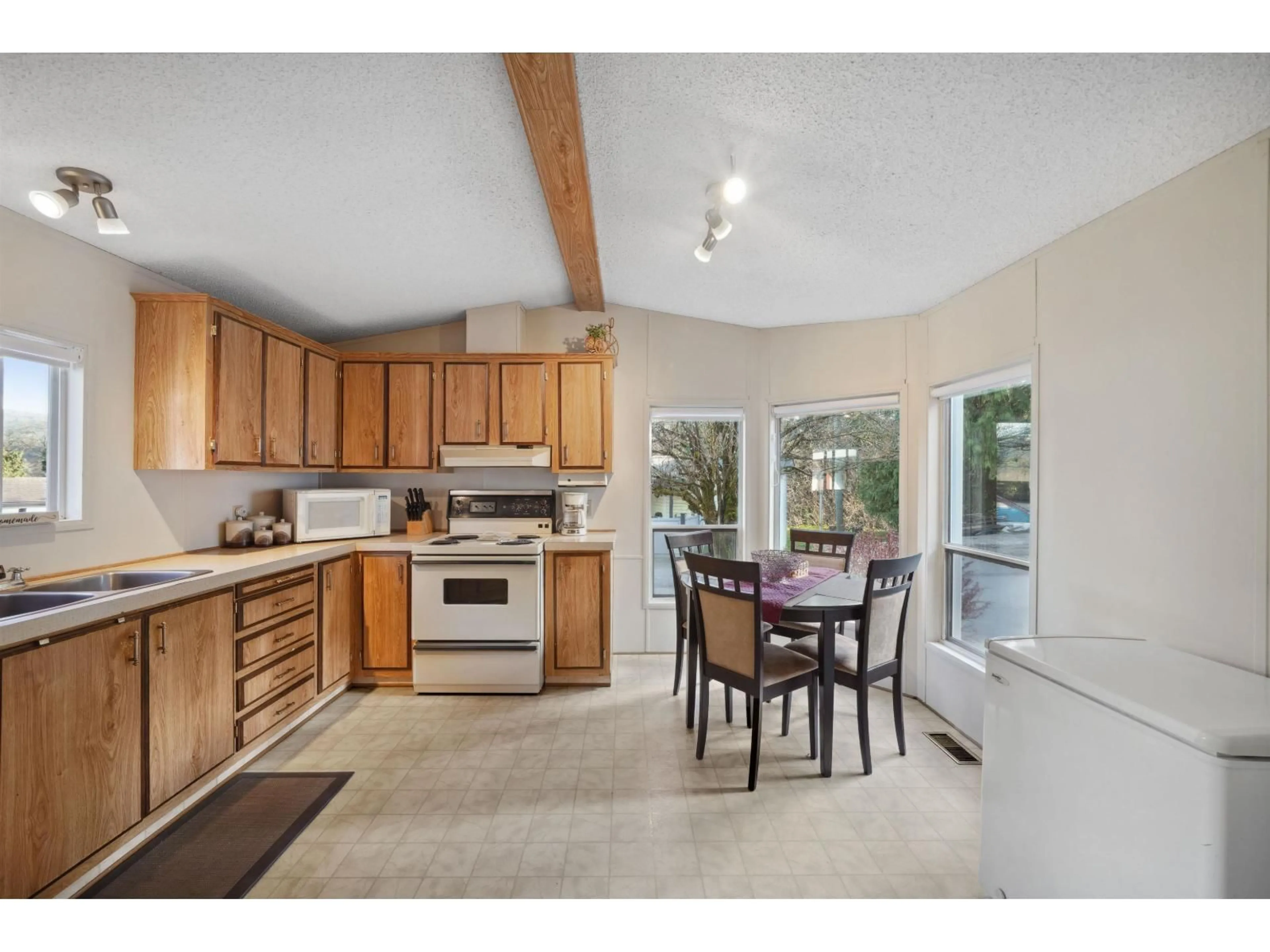Open concept kitchen, unknown for 34 - 10221 WILSON, Mission British Columbia V4S1E2