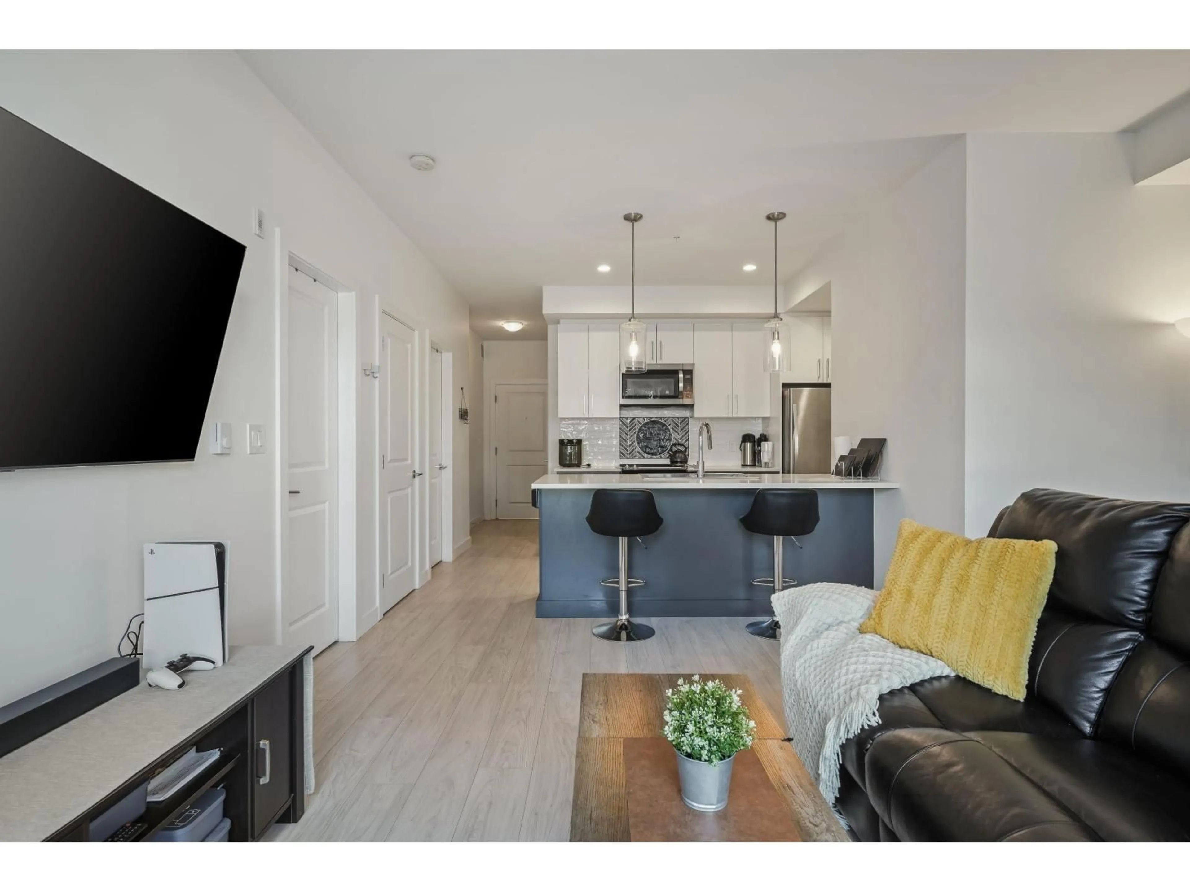 Open concept kitchen, unknown for B119 - 20834 80, Langley British Columbia V2Y3M6