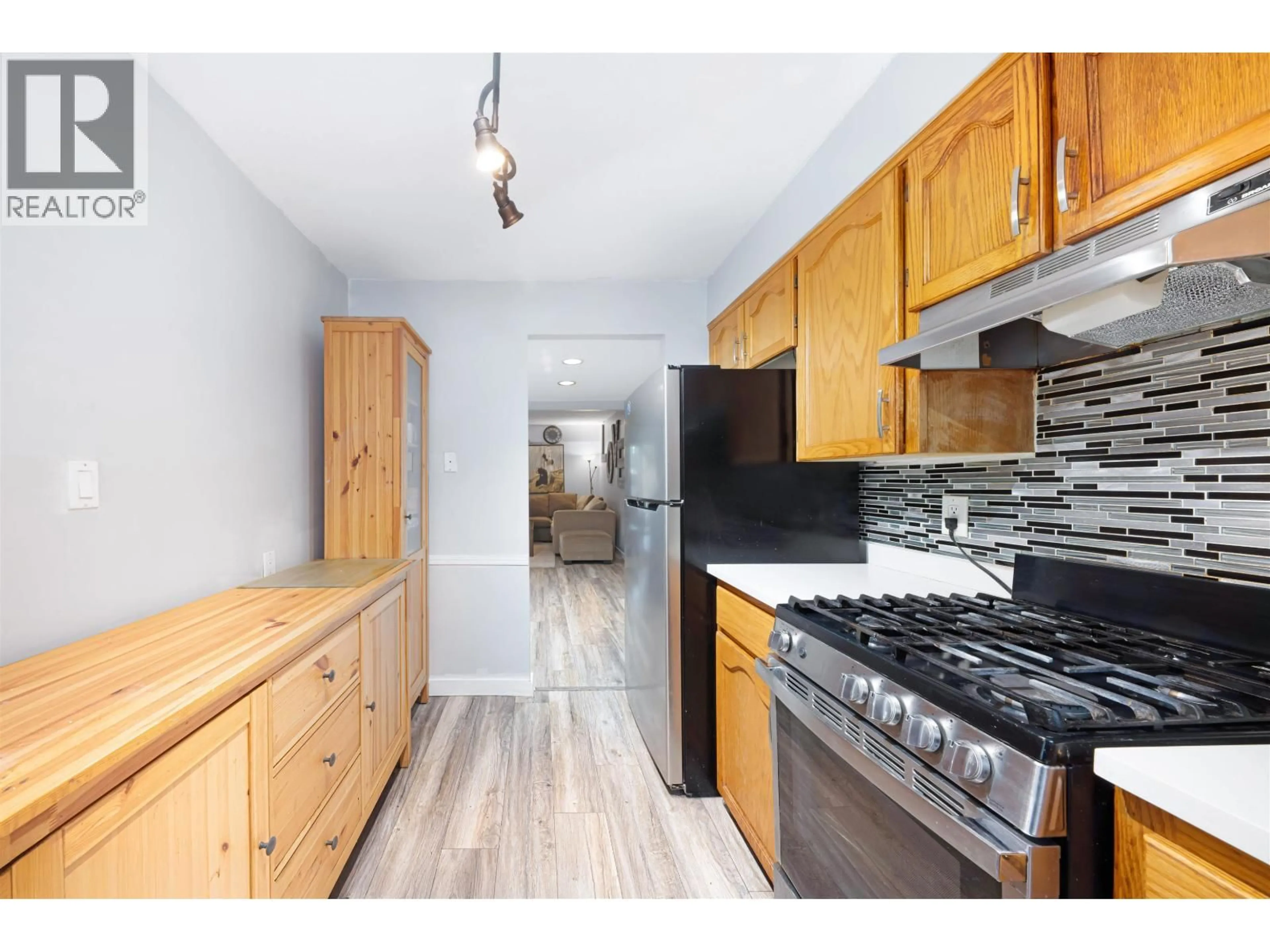 Standard kitchen, wood/laminate floor for 11699 FULTON STREET, Maple Ridge British Columbia V2X6L3