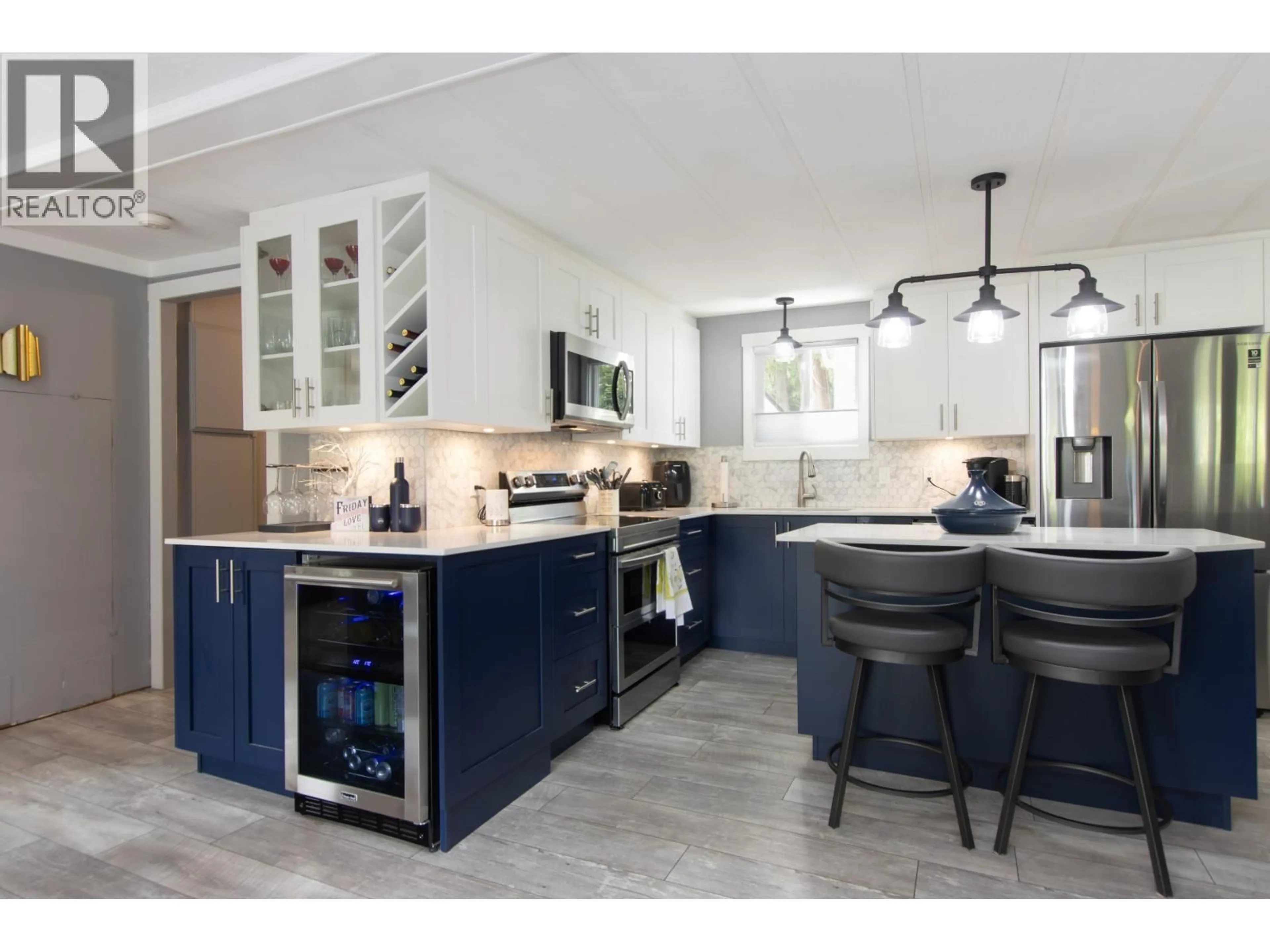 Open concept kitchen, ceramic/tile floor for 178 - 1830 MAMQUAM ROAD, Squamish British Columbia V8B0J1