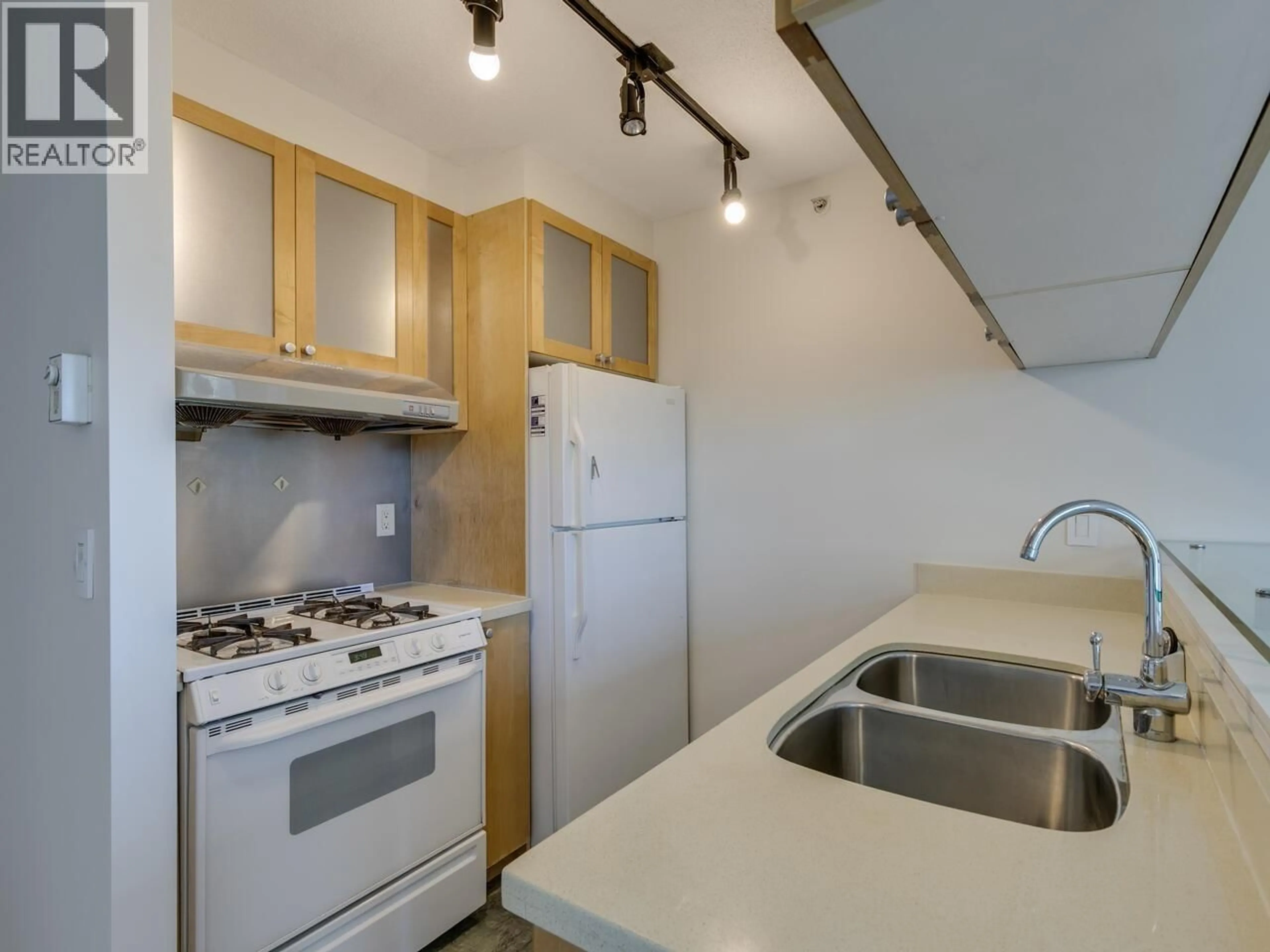 Standard kitchen, unknown for 706 - 1003 BURNABY STREET, Vancouver British Columbia V6E4R7