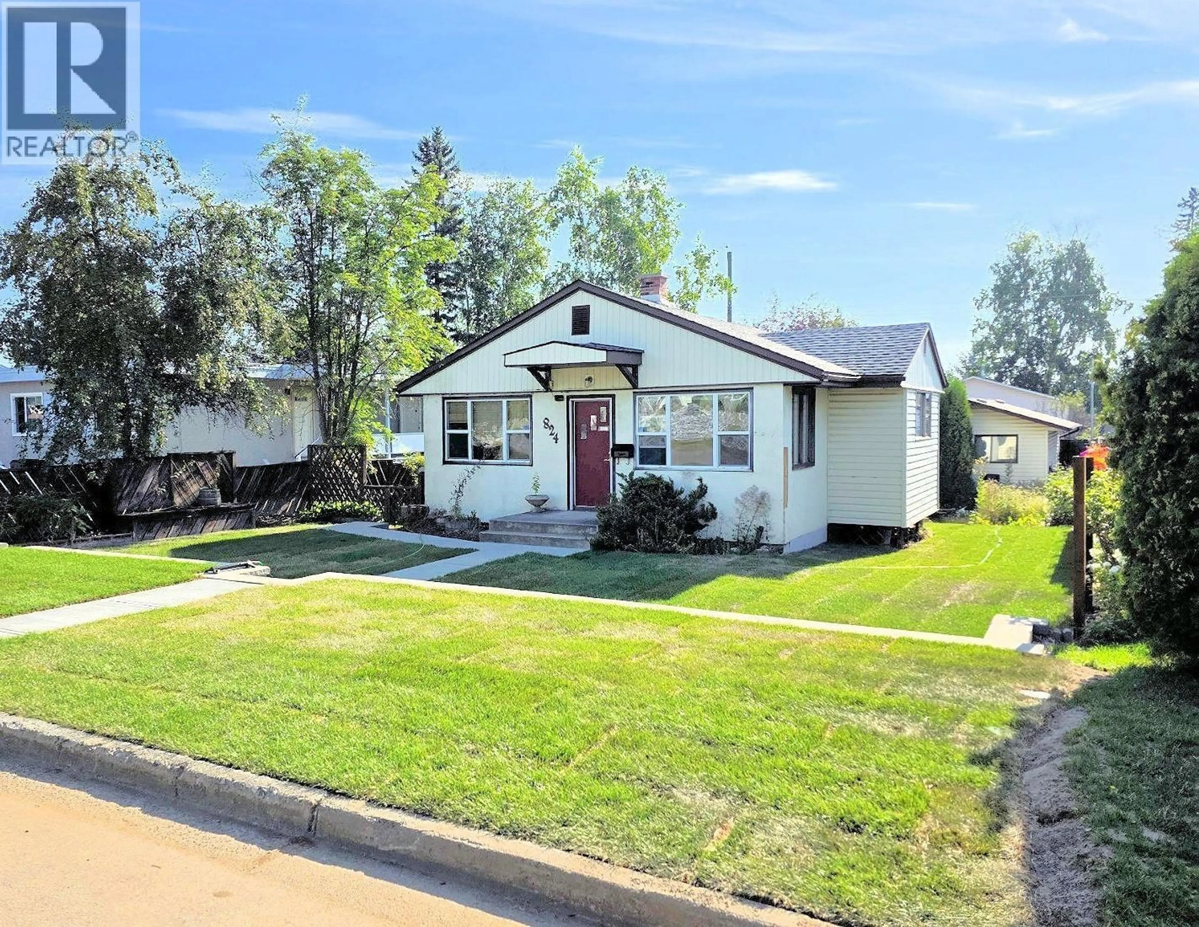 Home with vinyl exterior material, street for 824 GILLETT STREET, Prince George British Columbia V2M2T9