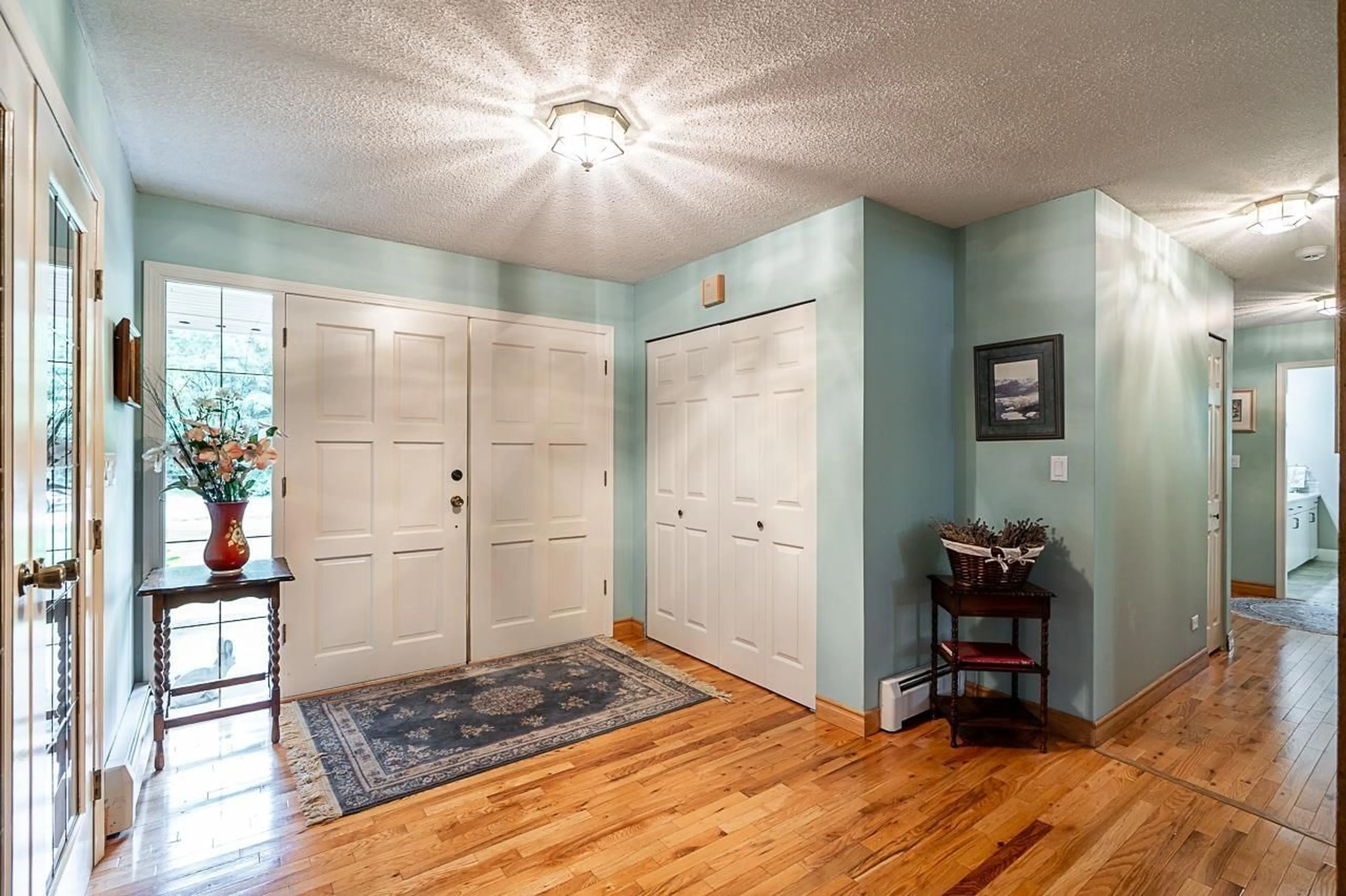 Indoor entryway for 10194 173, Surrey British Columbia V4N4H8