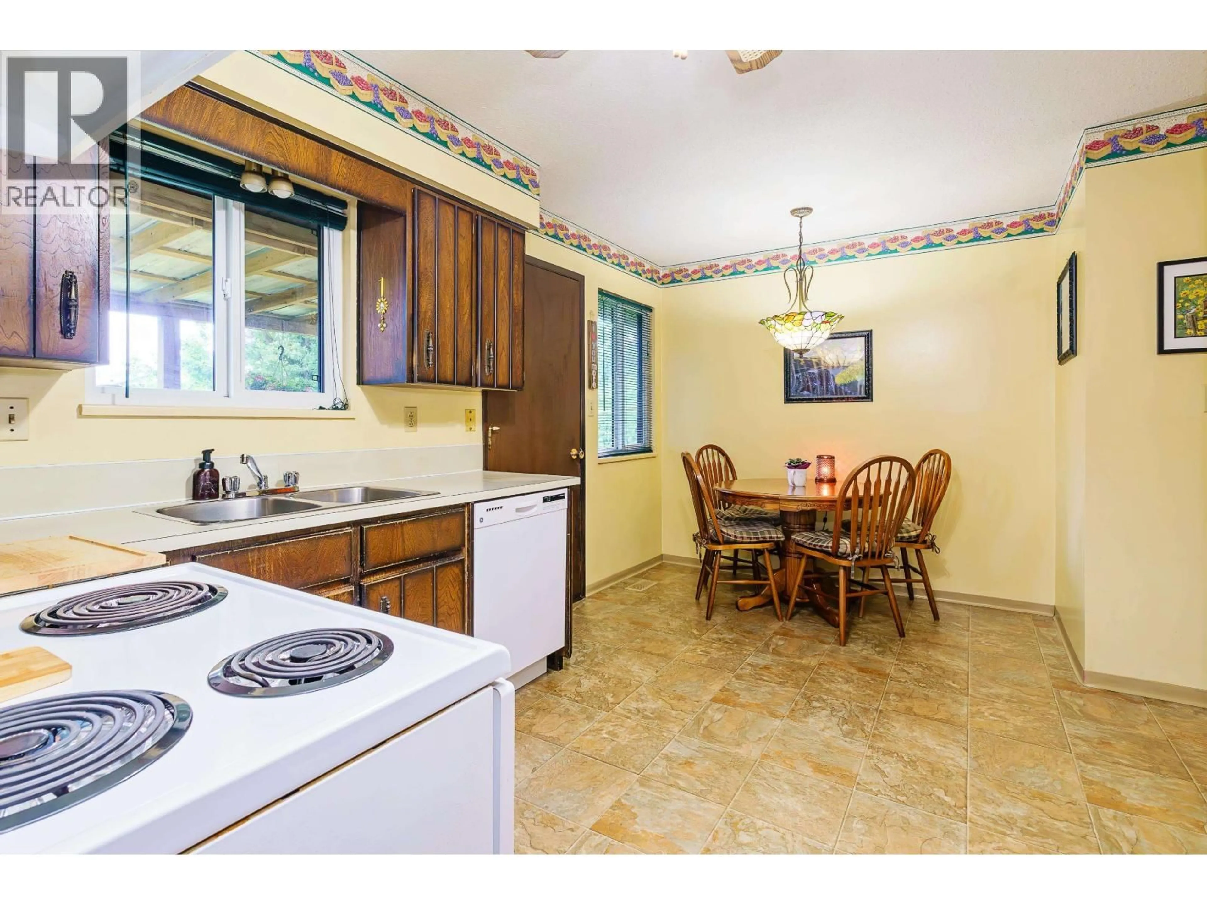 Standard kitchen, ceramic/tile floor for 12310 SKILLEN STREET, Maple Ridge British Columbia V4R2M4