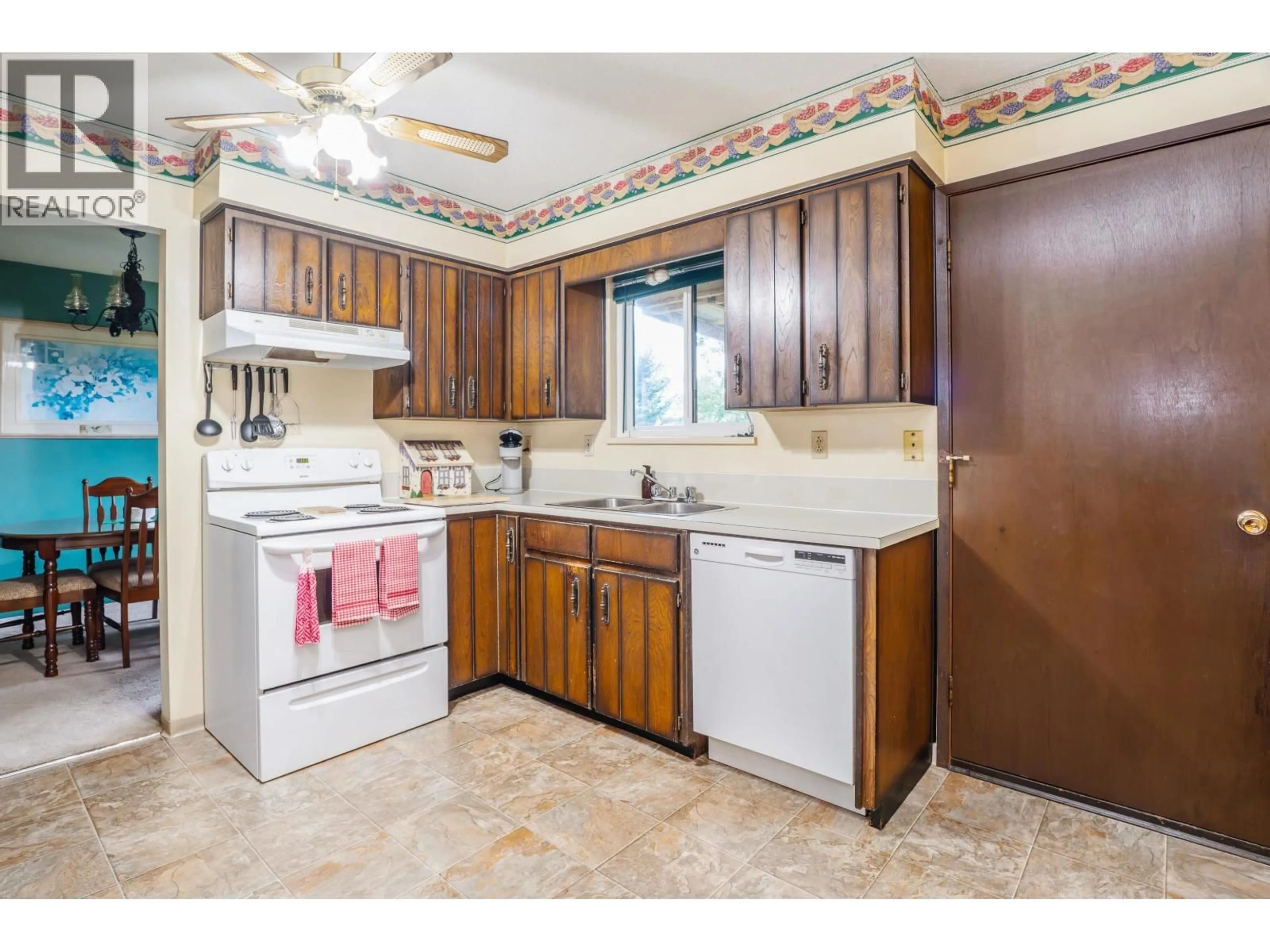 Standard kitchen, ceramic/tile floor for 12310 SKILLEN STREET, Maple Ridge British Columbia V4R2M4