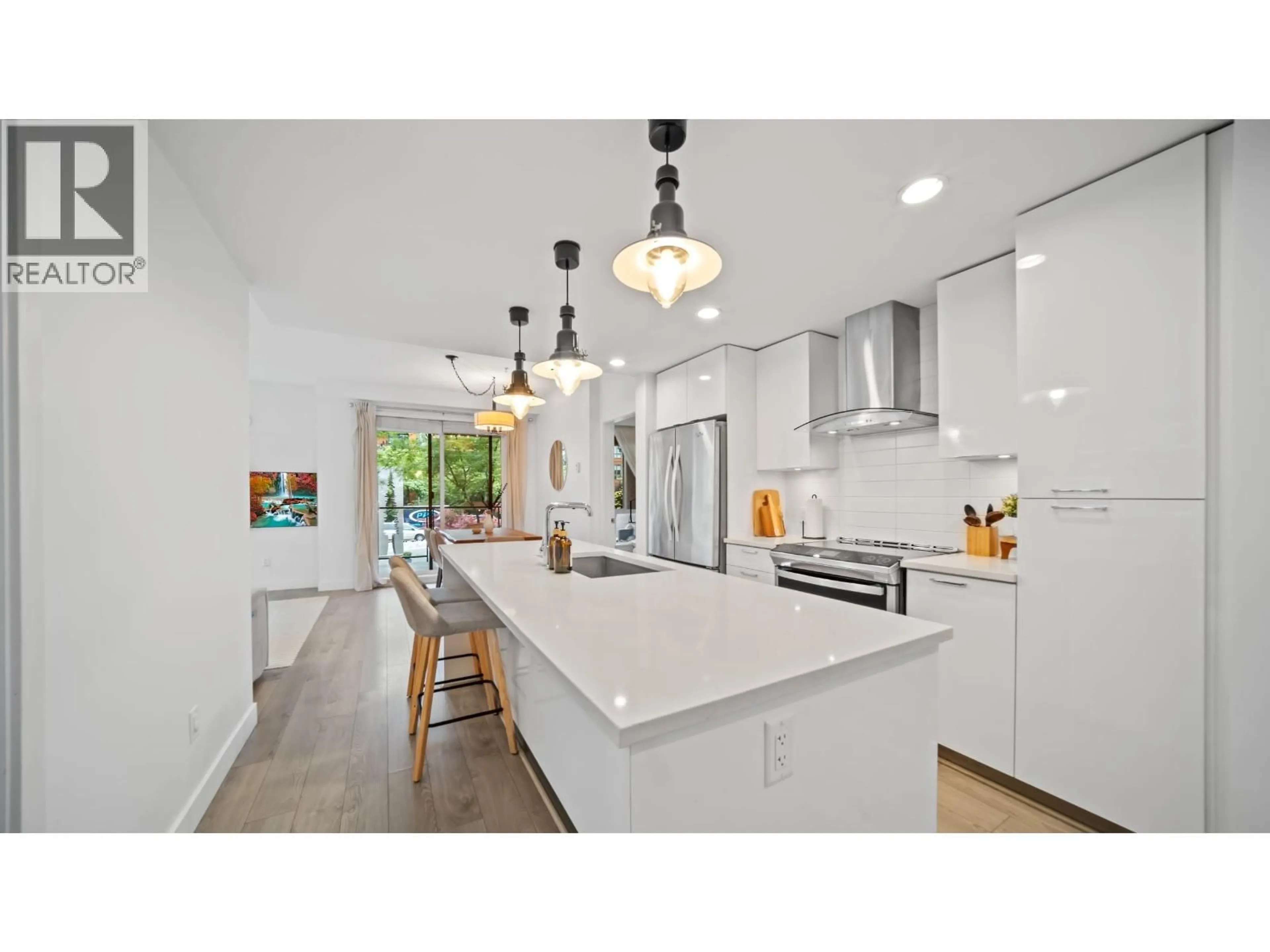 Open concept kitchen, unknown for 204 - 719 3RD STREET, North Vancouver British Columbia V7M0E7