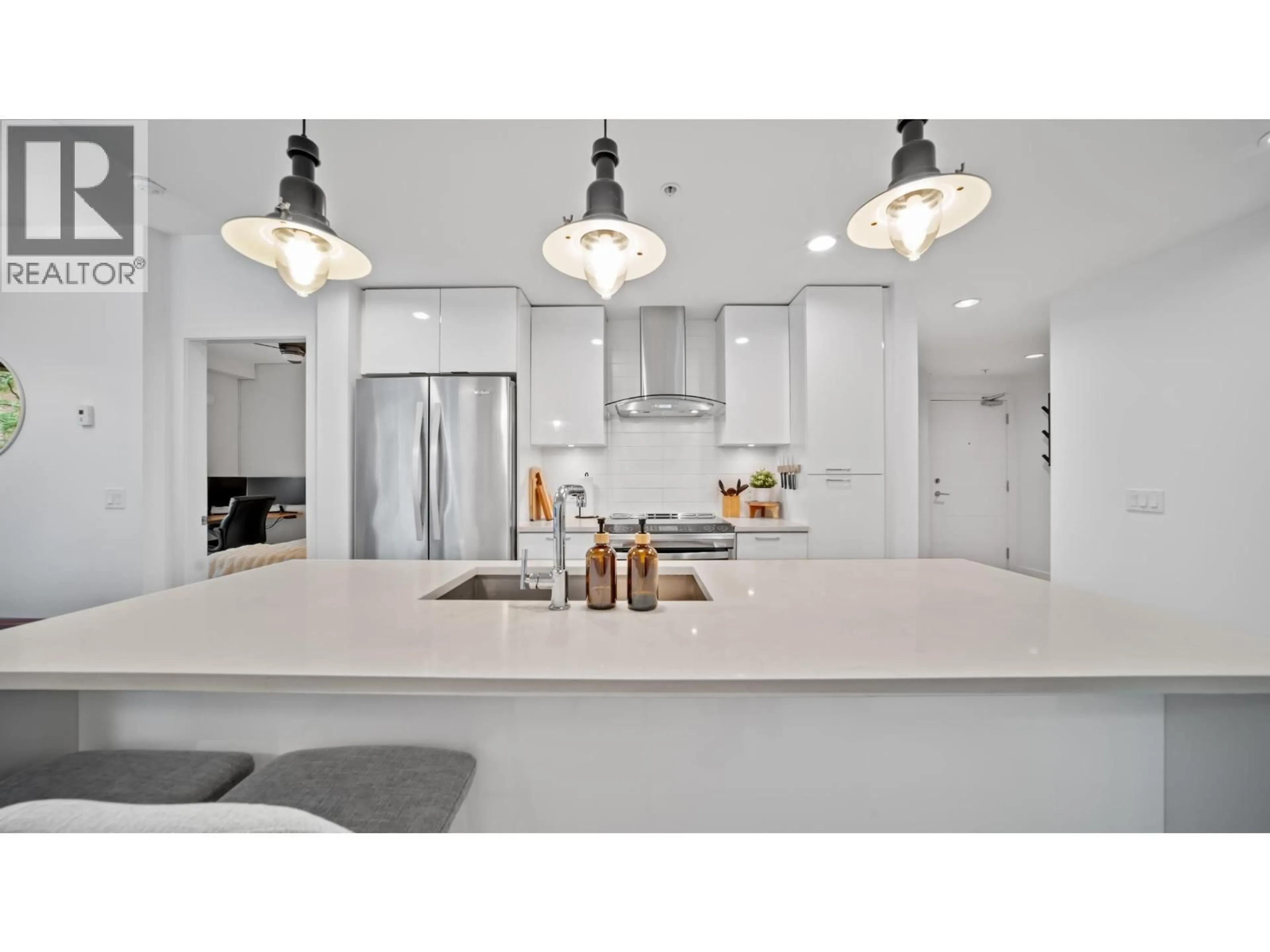 Open concept kitchen, ceramic/tile floor for 204 - 719 3RD STREET, North Vancouver British Columbia V7M0E7