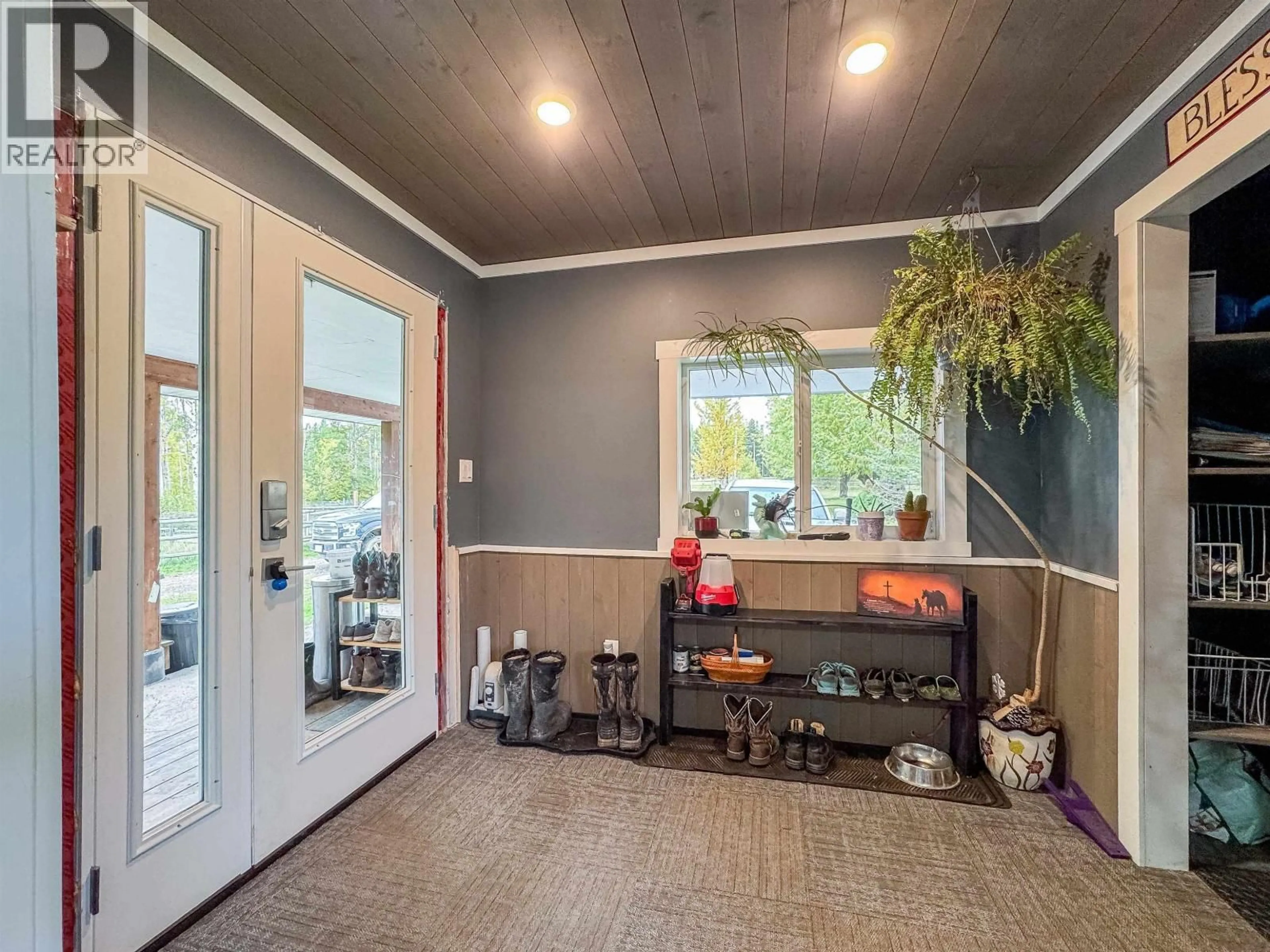 Indoor entryway for 5933 RACEWAY ROAD, Smithers British Columbia V0J2N1