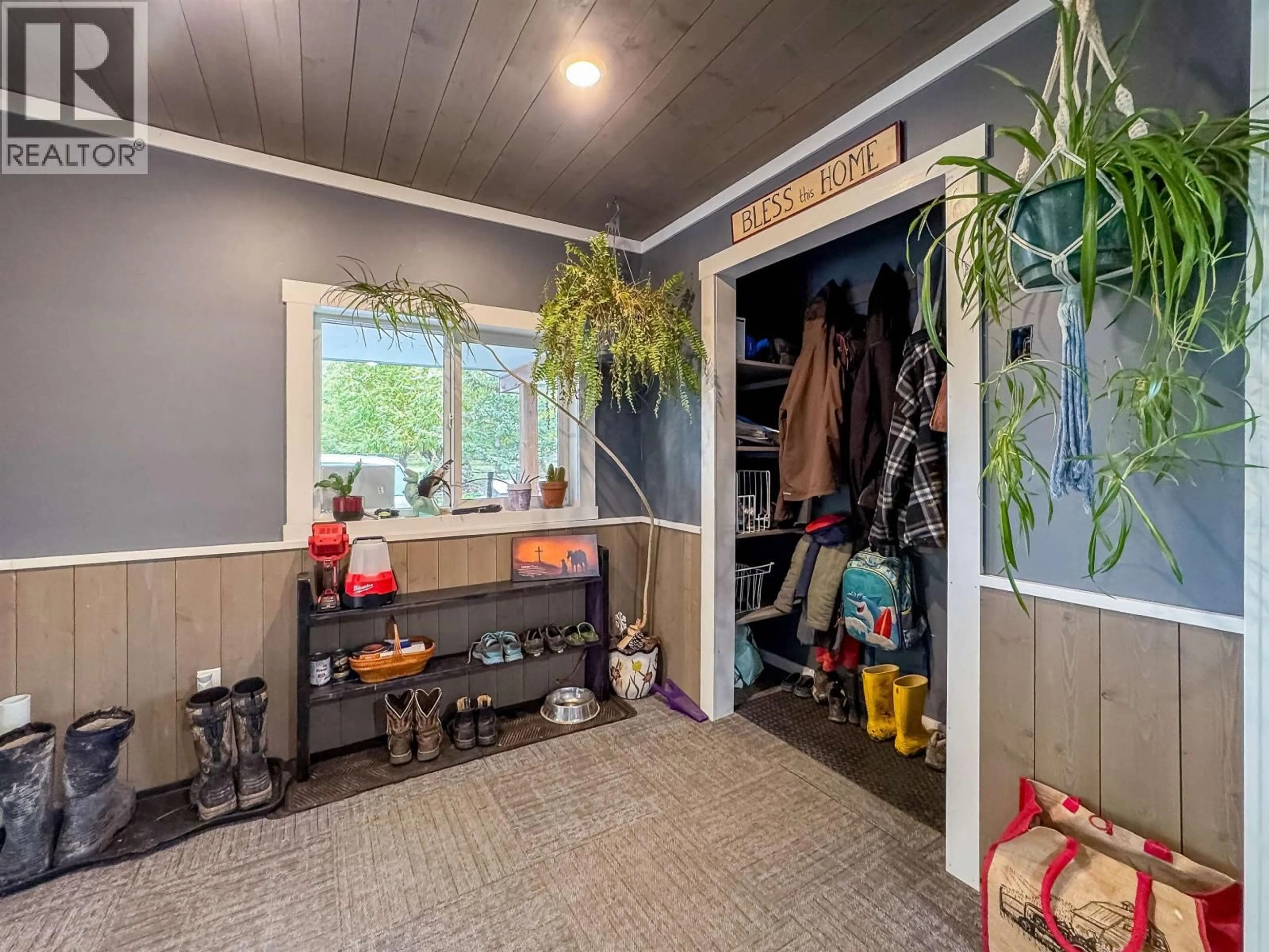 Indoor entryway for 5933 RACEWAY ROAD, Smithers British Columbia V0J2N1