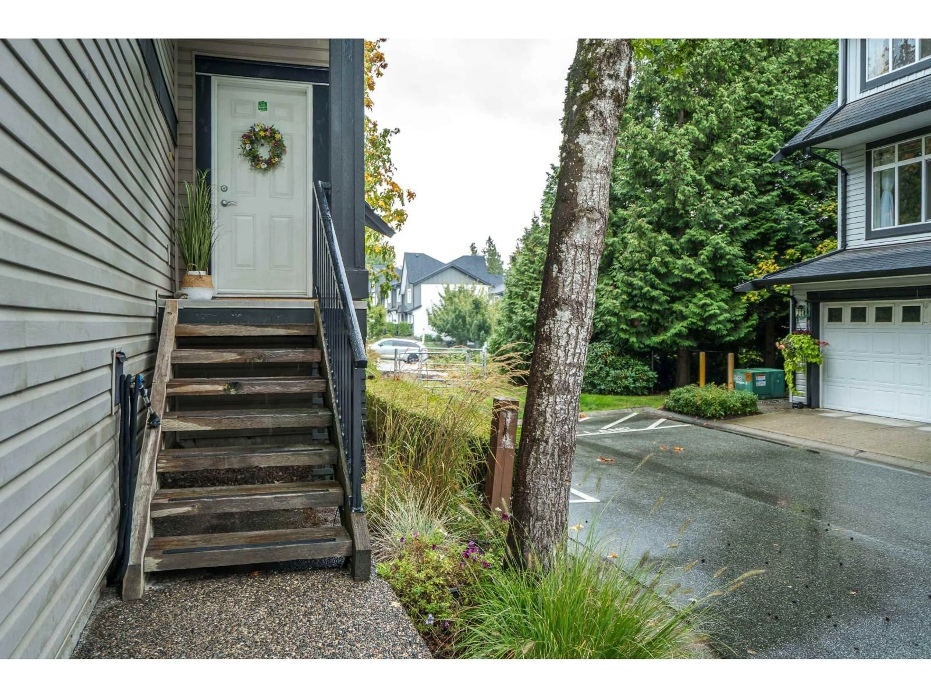 Indoor entryway for 62 - 19932 70, Langley British Columbia V2Y3C6