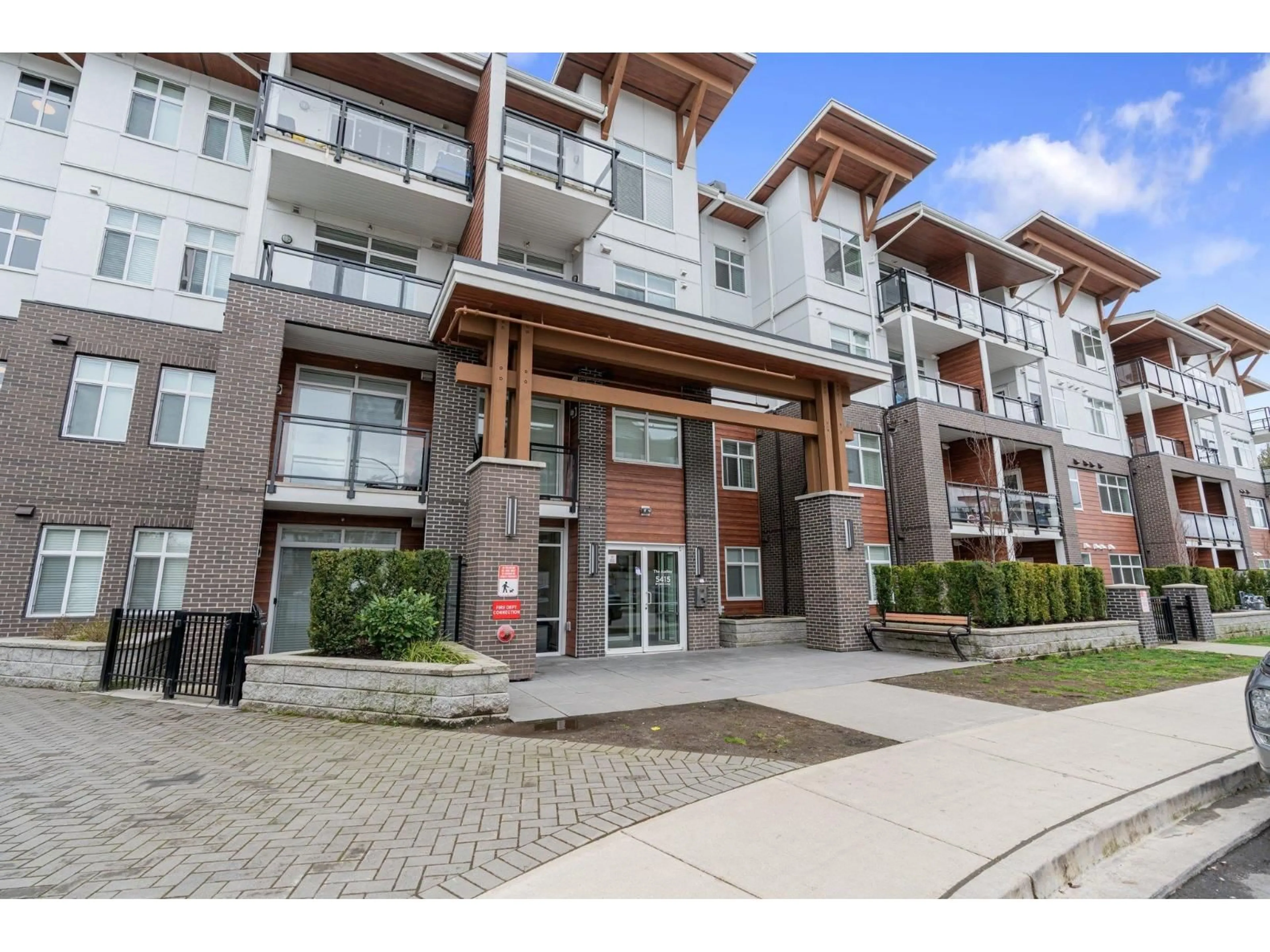 Unknown for 414 - 5415 BRYDON, Langley British Columbia V3A0N4