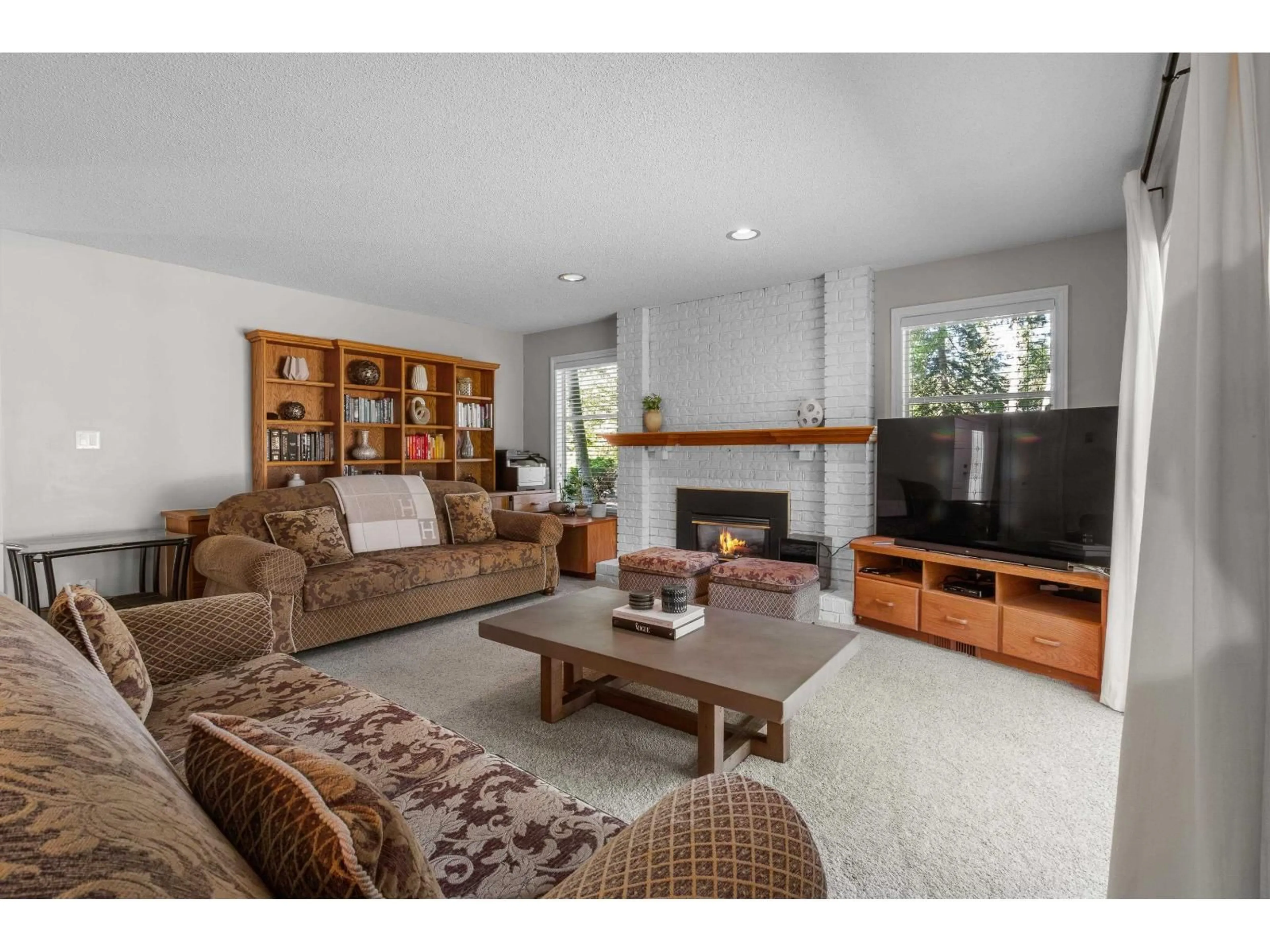 Living room with furniture, unknown for 14273 26, Surrey British Columbia V4P2G8