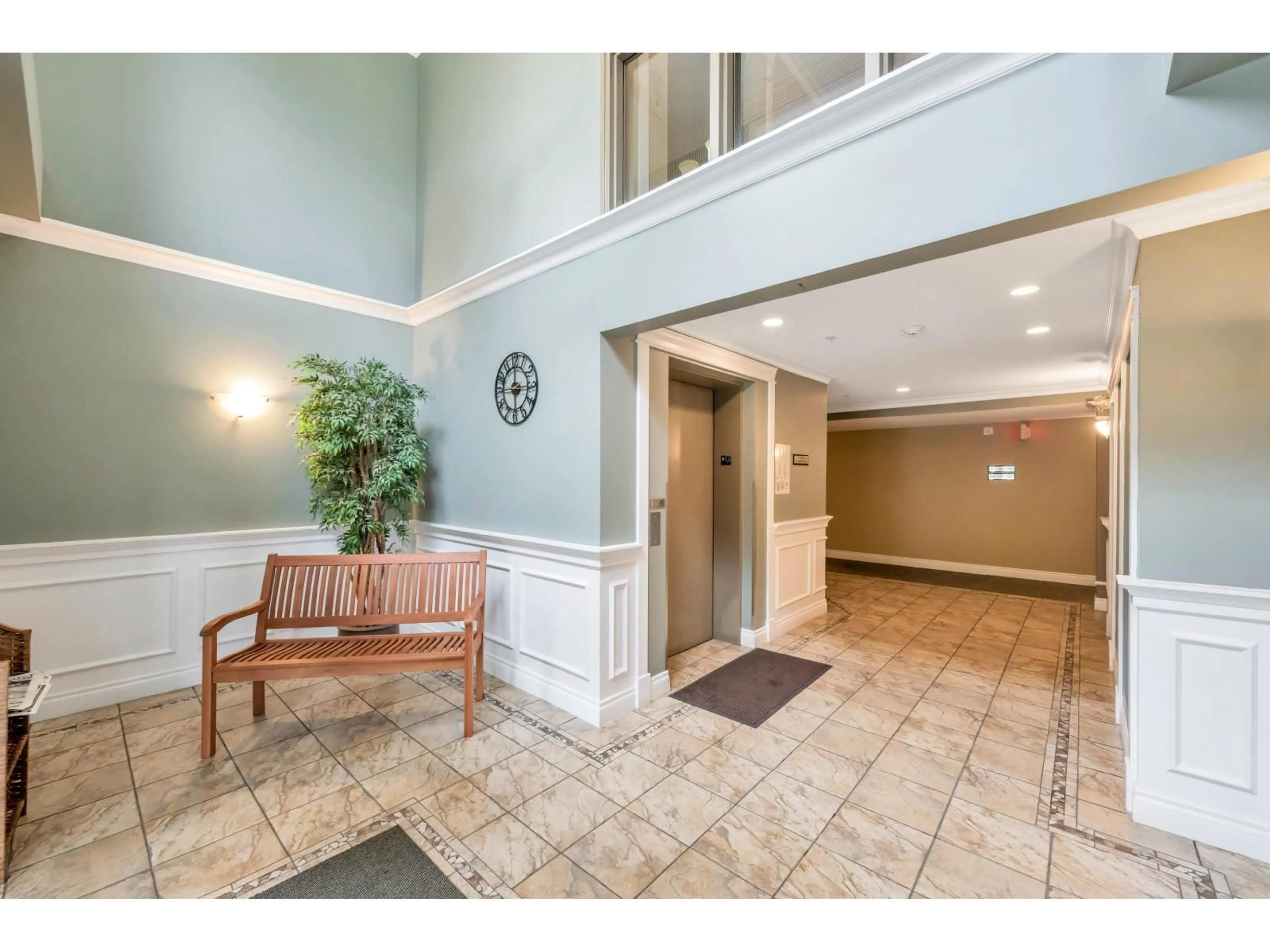 Indoor foyer for 111 - 2581 LANGDON, Abbotsford British Columbia V2T7A3