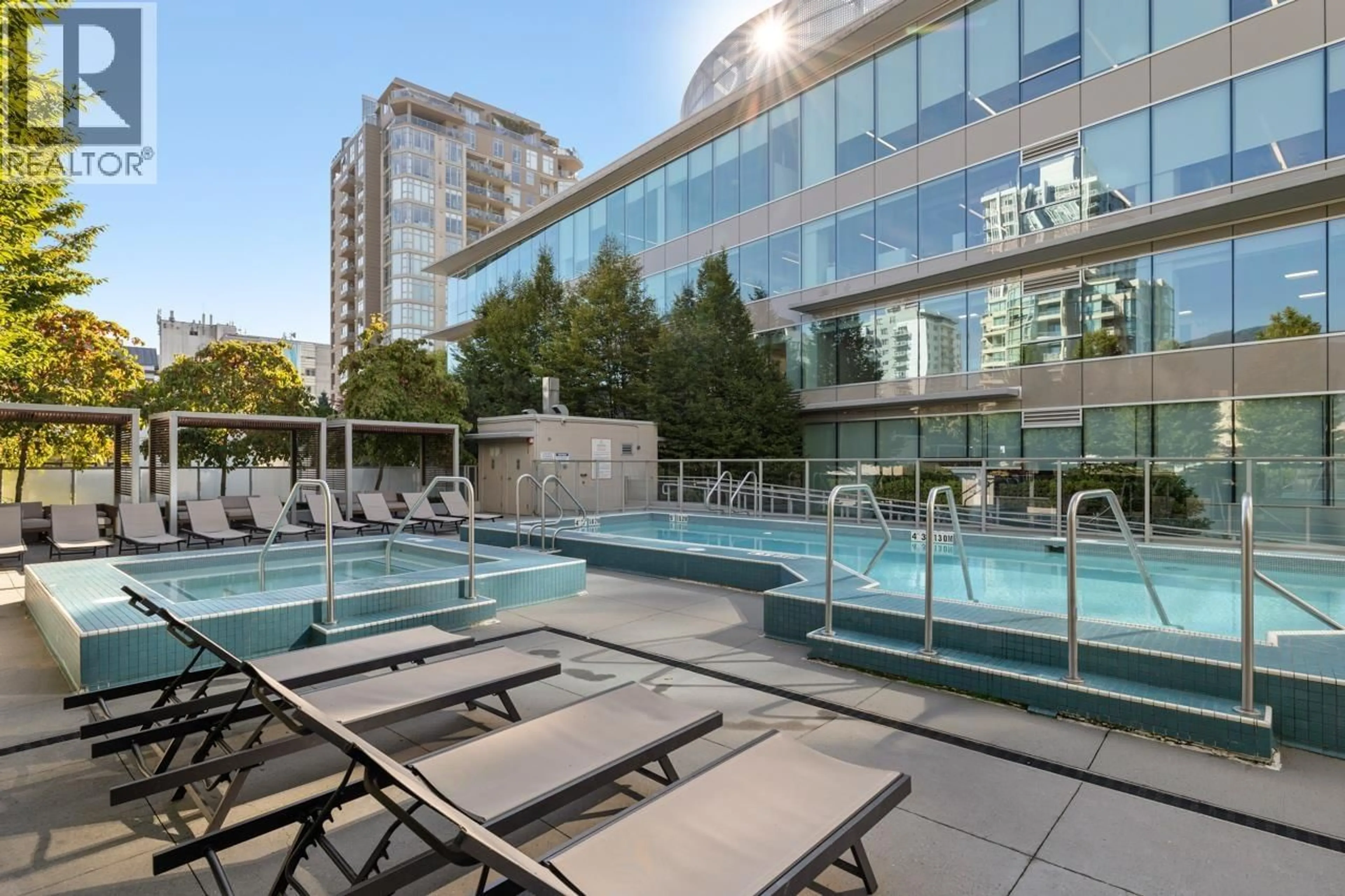 Pool for 610 - 125 14TH STREET, North Vancouver British Columbia V7L0E6