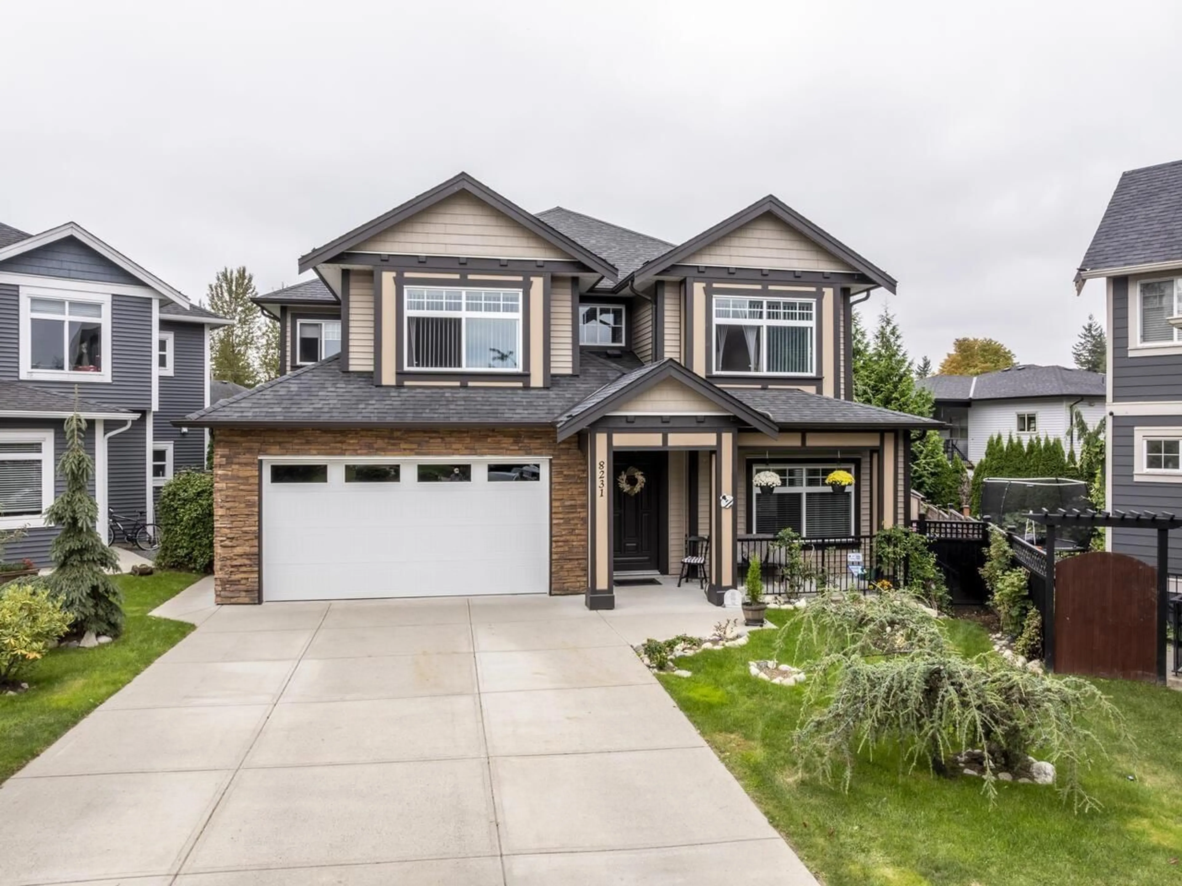 Home with vinyl exterior material, street for 8231 TANAKA, Mission British Columbia V2V7J4