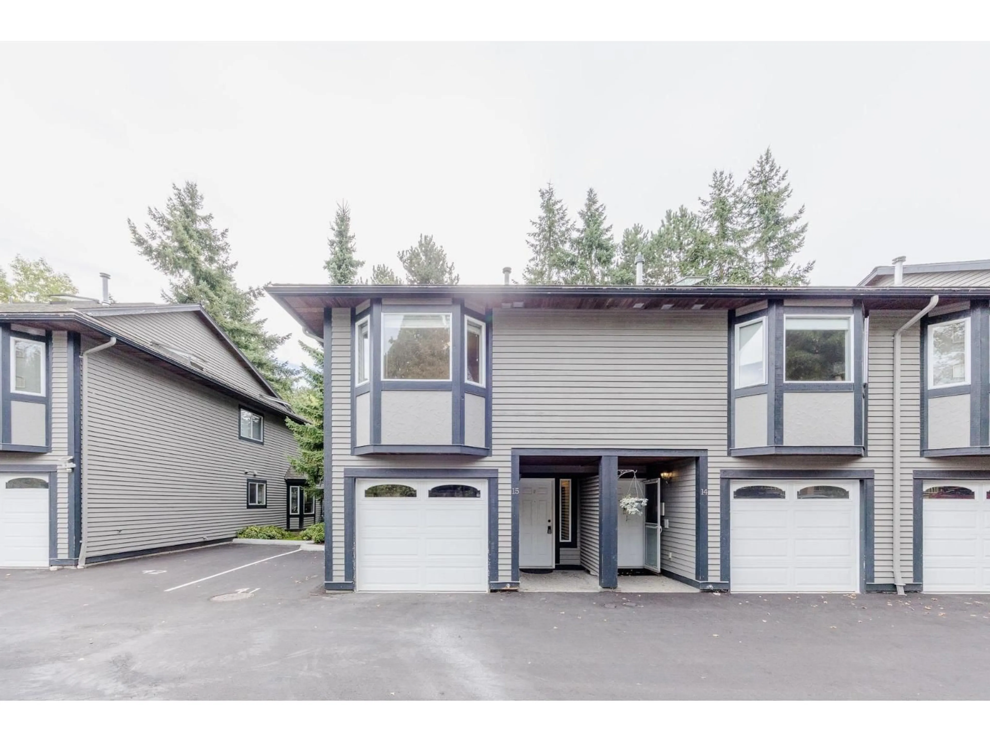 Home with vinyl exterior material, street for 15 - 1828 LILAC, Surrey British Columbia V4A5C1
