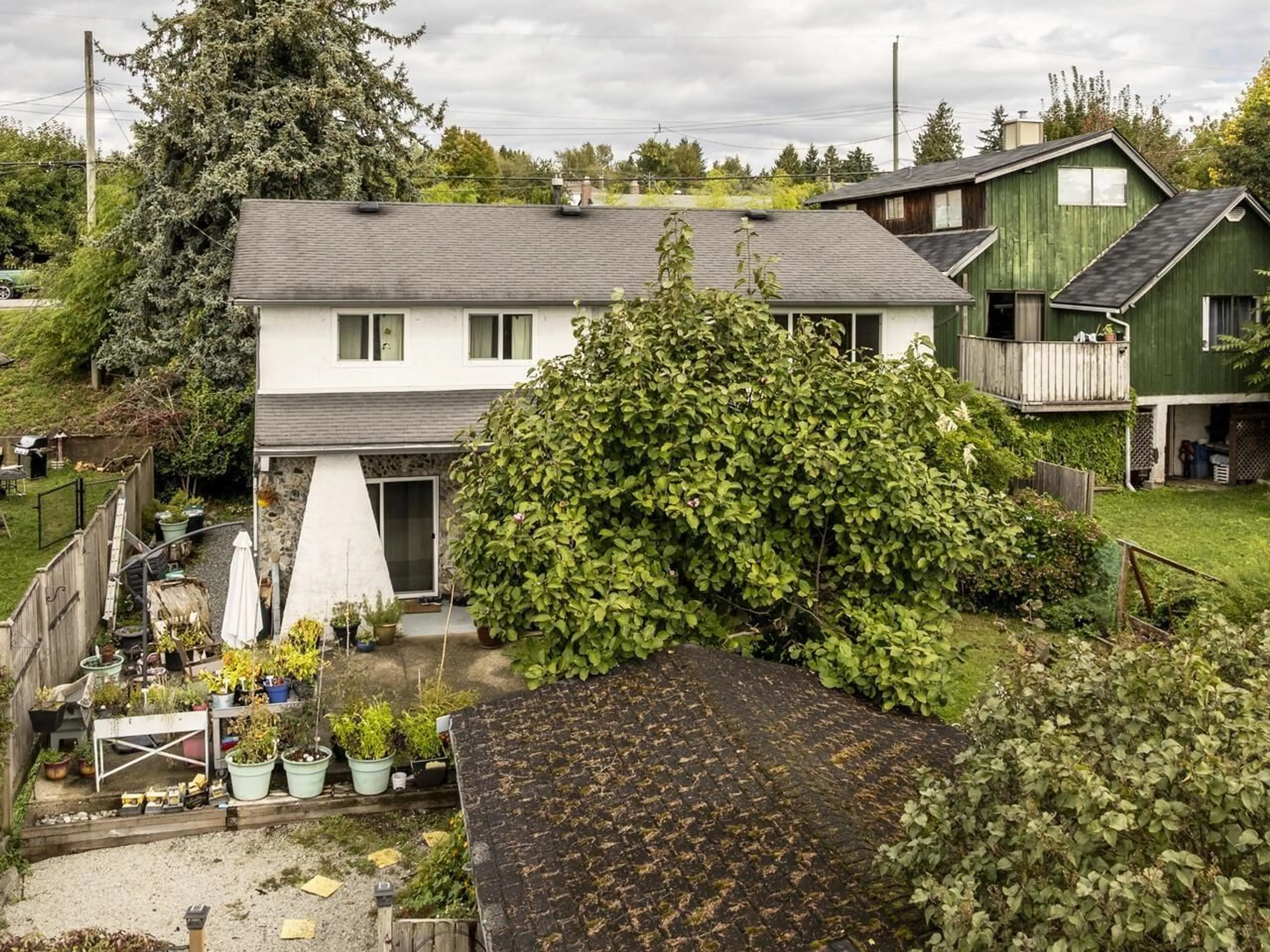 A pic from outside/outdoor area/front of a property/back of a property/a pic from drone, street for 33164 5TH, Mission British Columbia V2V1V8