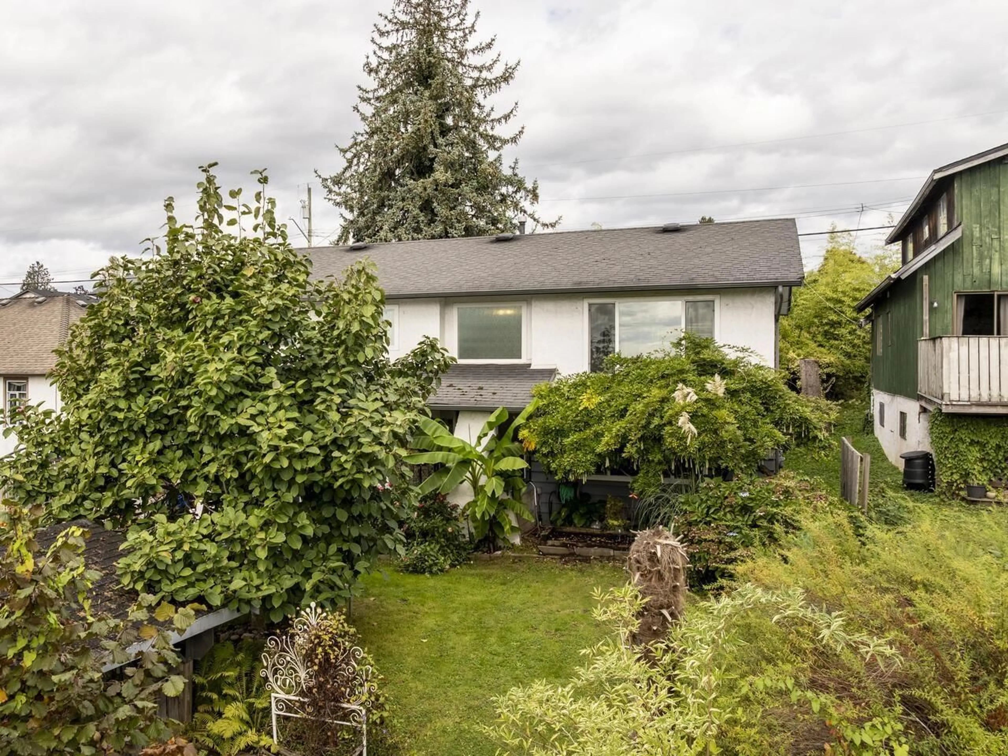 A pic from outside/outdoor area/front of a property/back of a property/a pic from drone, street for 33164 5TH, Mission British Columbia V2V1V8