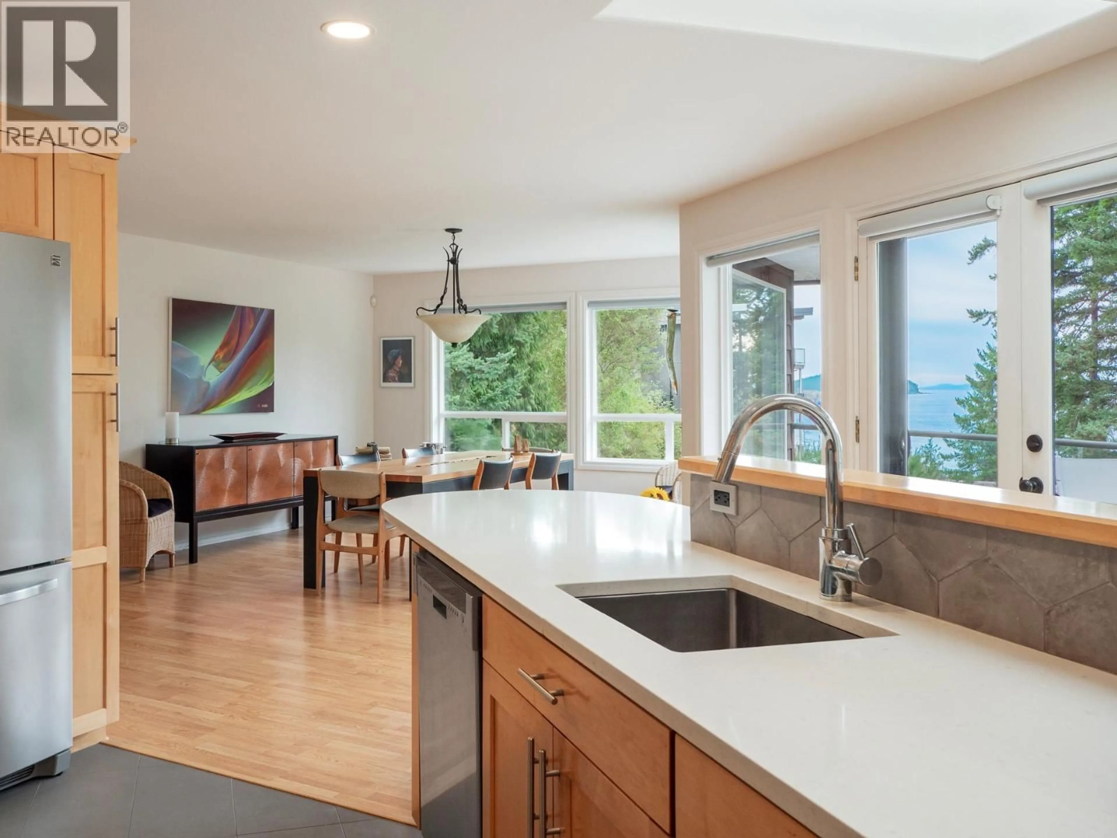 Open concept kitchen, unknown for 310 GEORGIA DRIVE, Gibsons British Columbia V0N1V8
