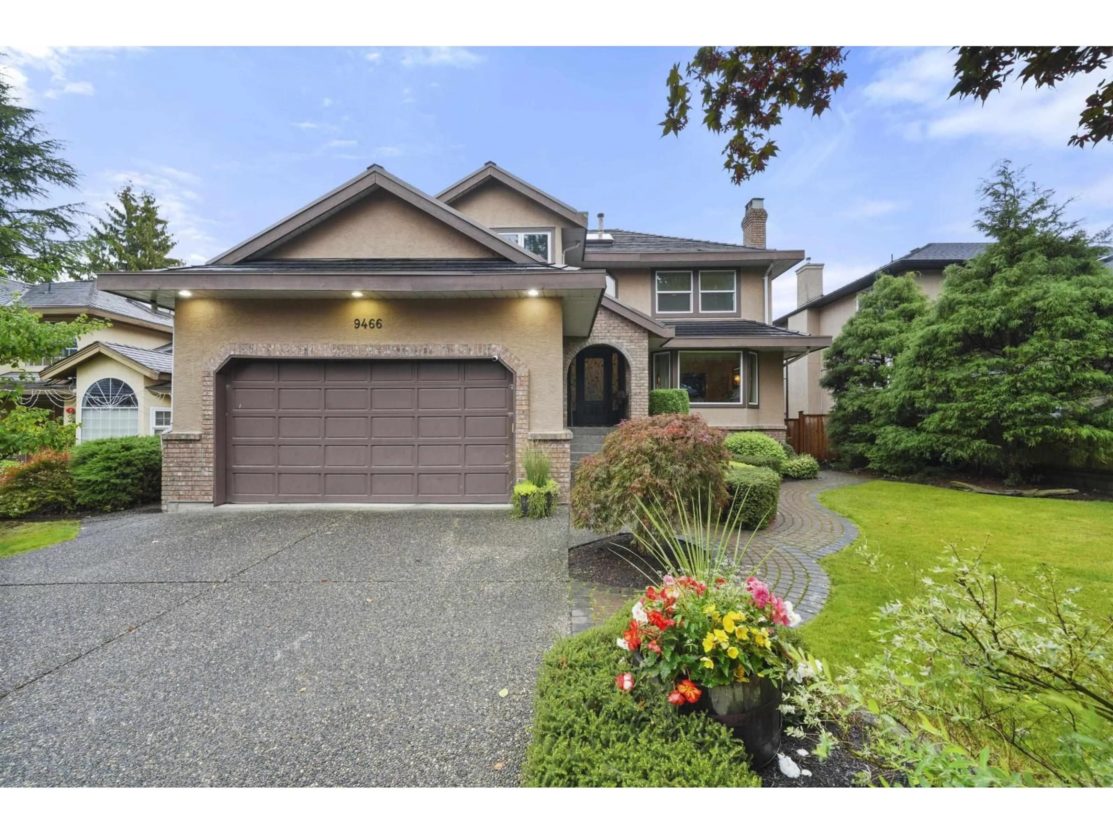 Home with vinyl exterior material, street for 9466 163, Surrey British Columbia V4N3C5