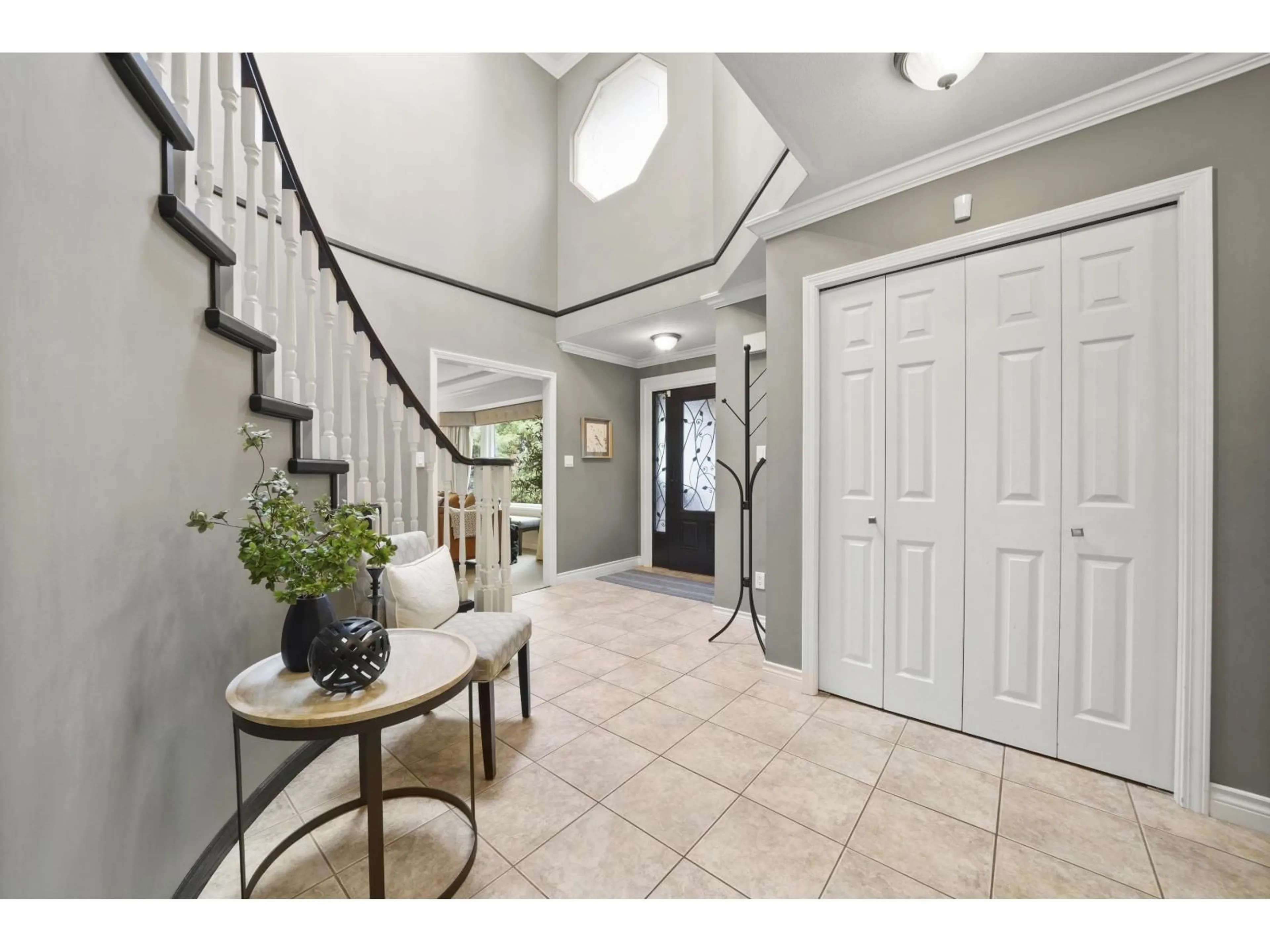 Indoor entryway for 9466 163, Surrey British Columbia V4N3C5