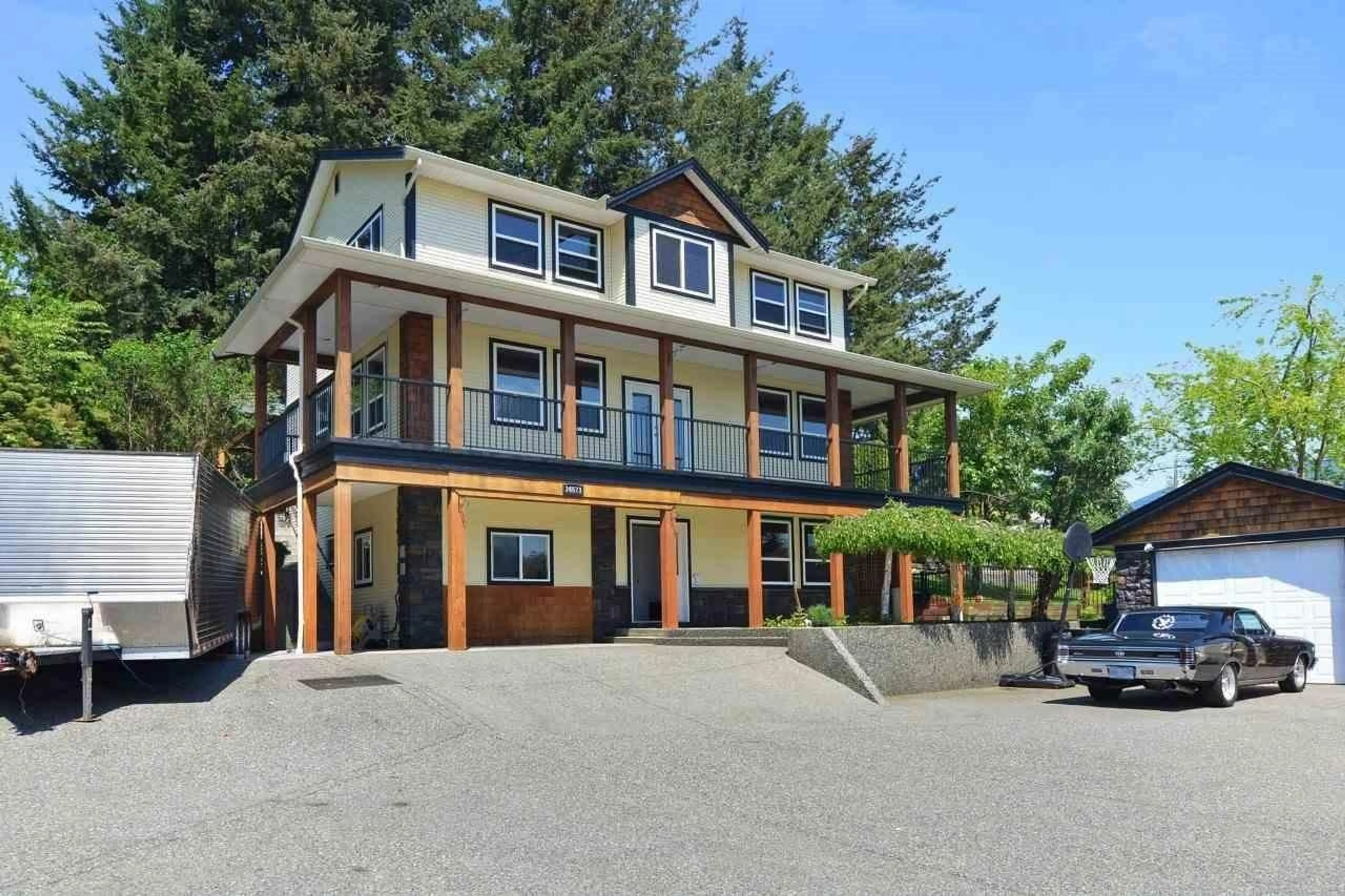 A pic from outside/outdoor area/front of a property/back of a property/a pic from drone, water/lake/river/ocean view for 34671 LOUGHEED, Mission British Columbia V2V6T1