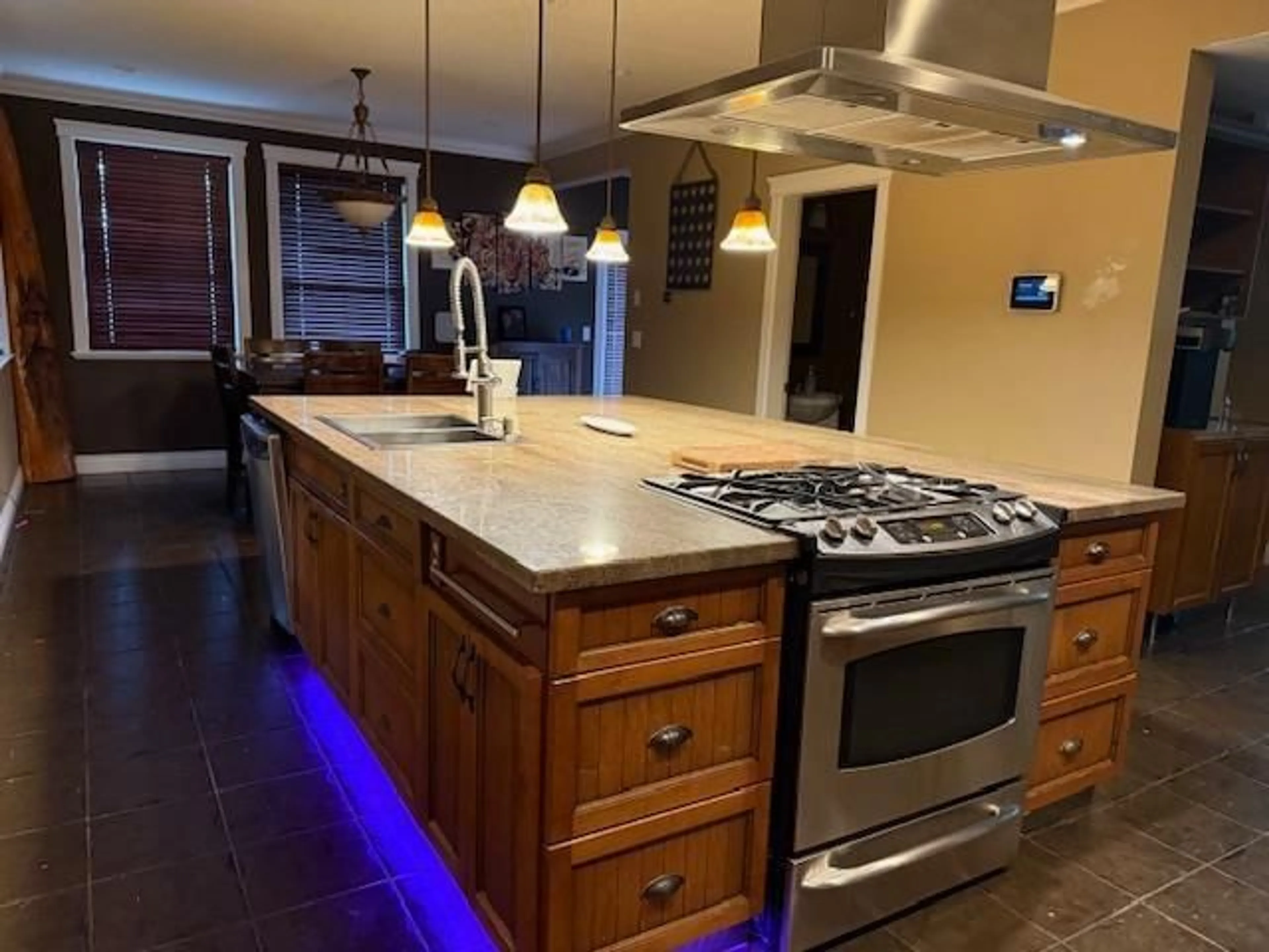 Open concept kitchen, unknown for 34671 LOUGHEED HIGHWAY, Mission British Columbia V2V6T1