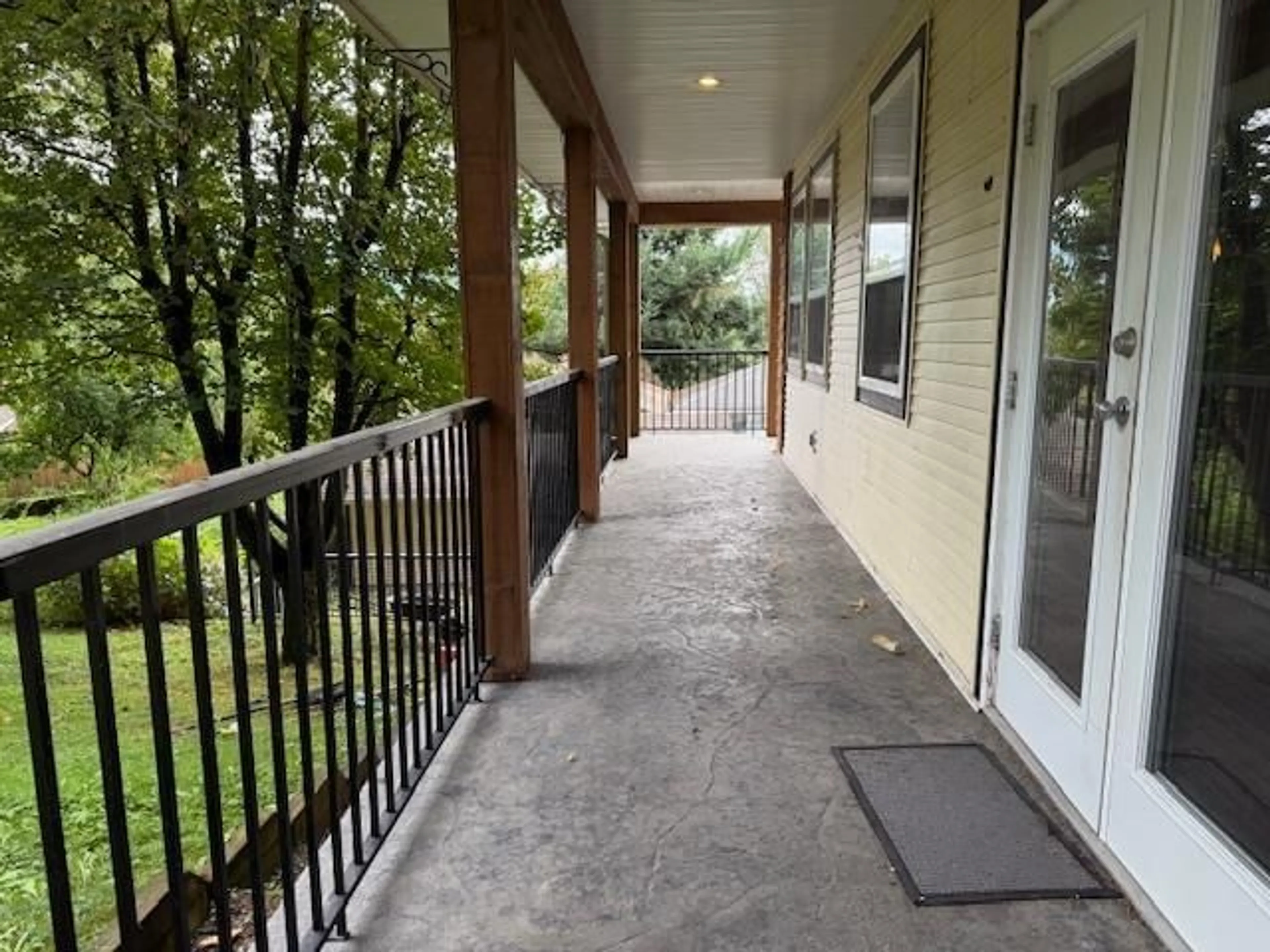 Patio, unknown for 34671 LOUGHEED HIGHWAY, Mission British Columbia V2V6T1
