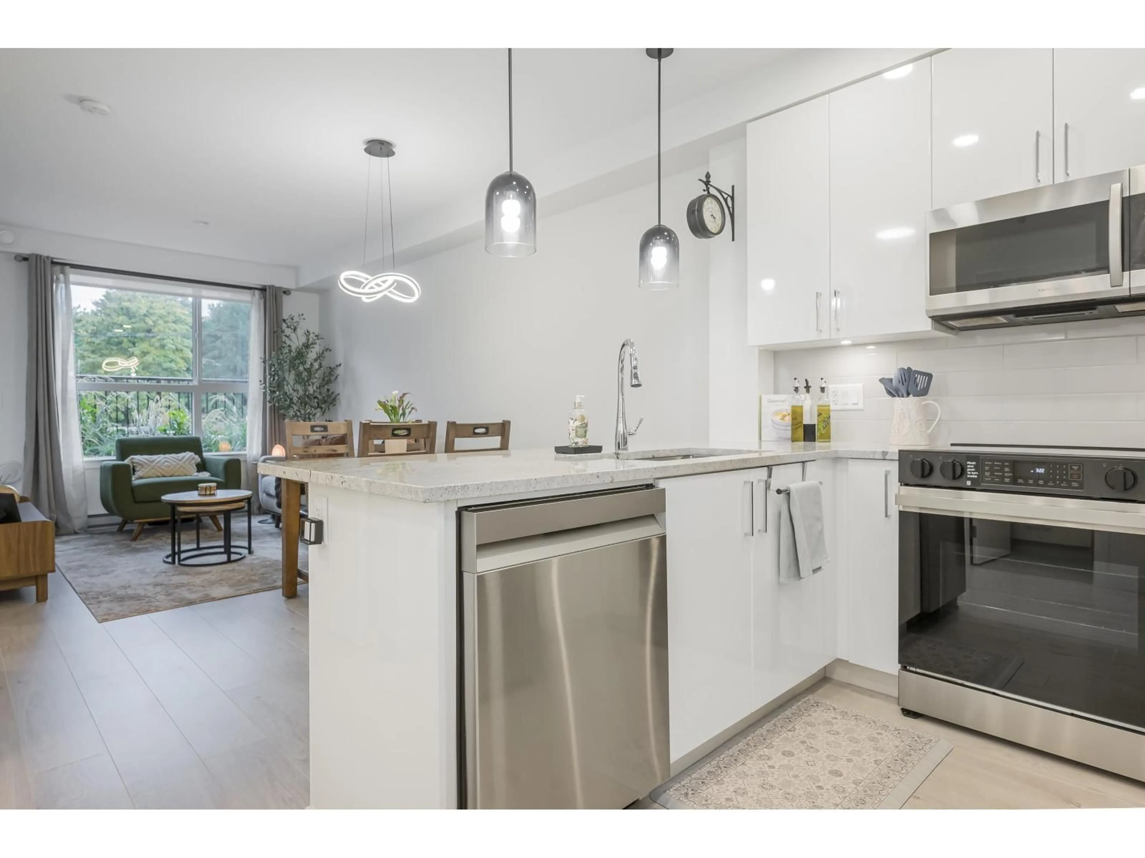 Open concept kitchen, ceramic/tile floor for 106 - 5504 BRYDON, Langley British Columbia V3A0R3