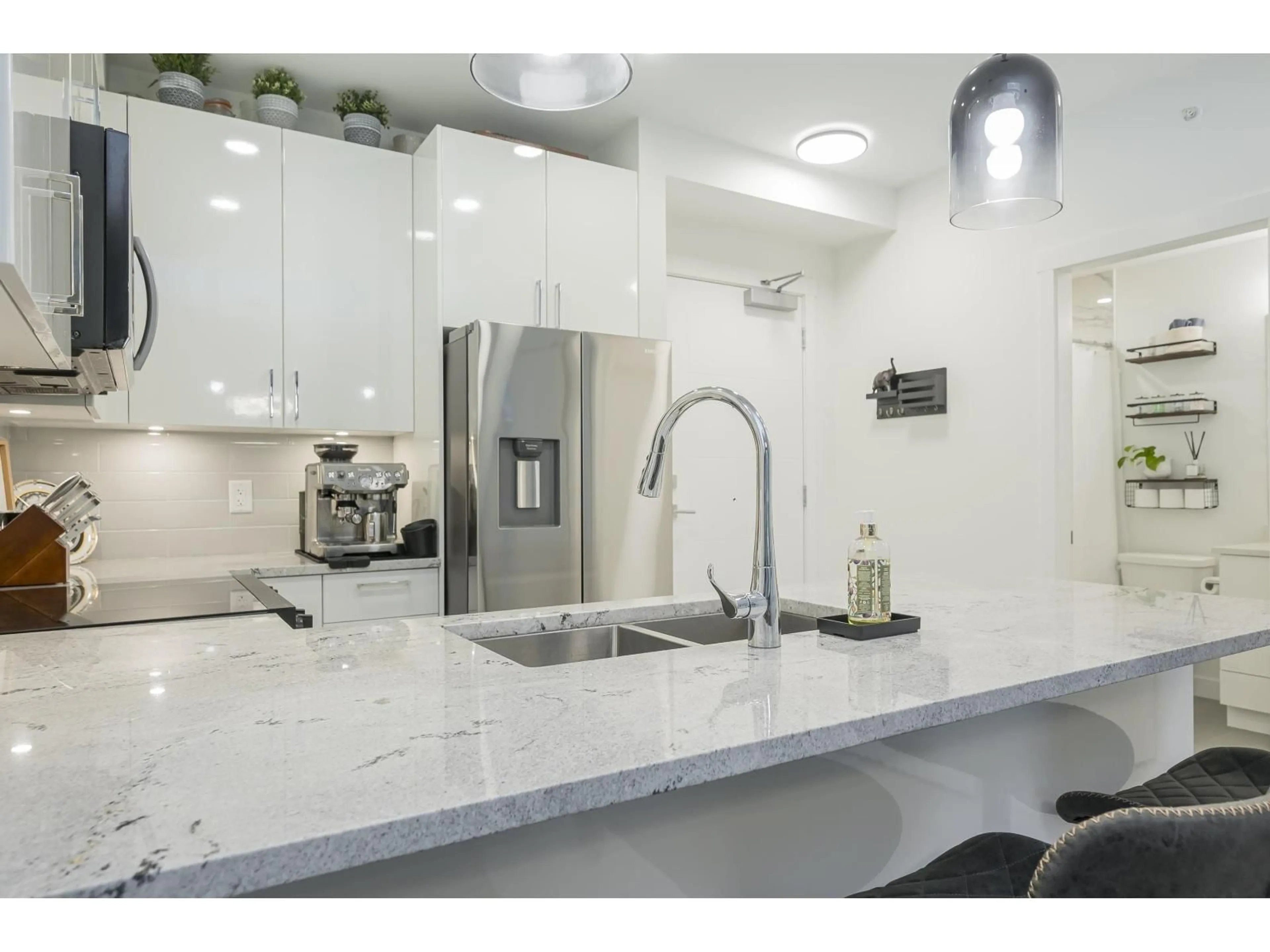 Contemporary kitchen, ceramic/tile floor for 106 - 5504 BRYDON, Langley British Columbia V3A0R3