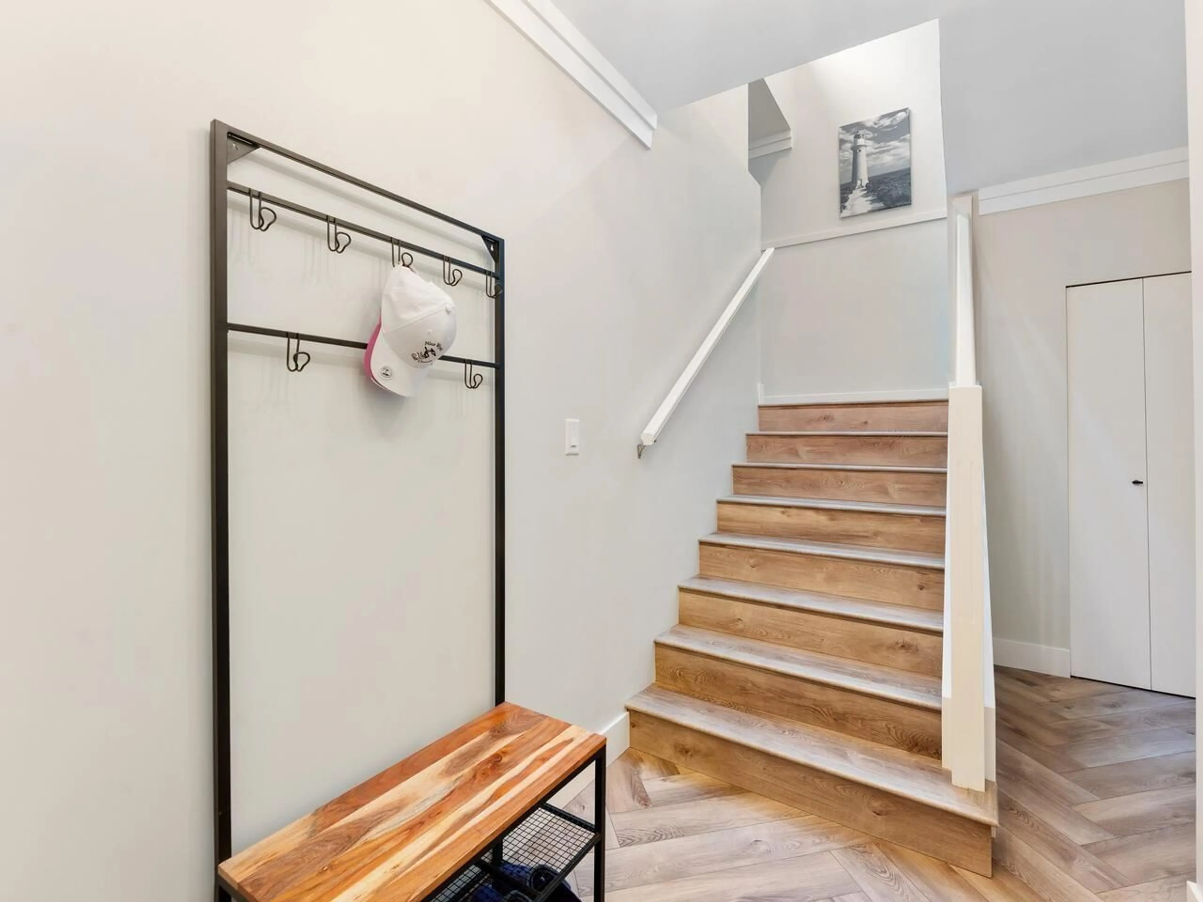 Indoor entryway for 10 - 14045 NICO WYND, Surrey British Columbia V4P1J2