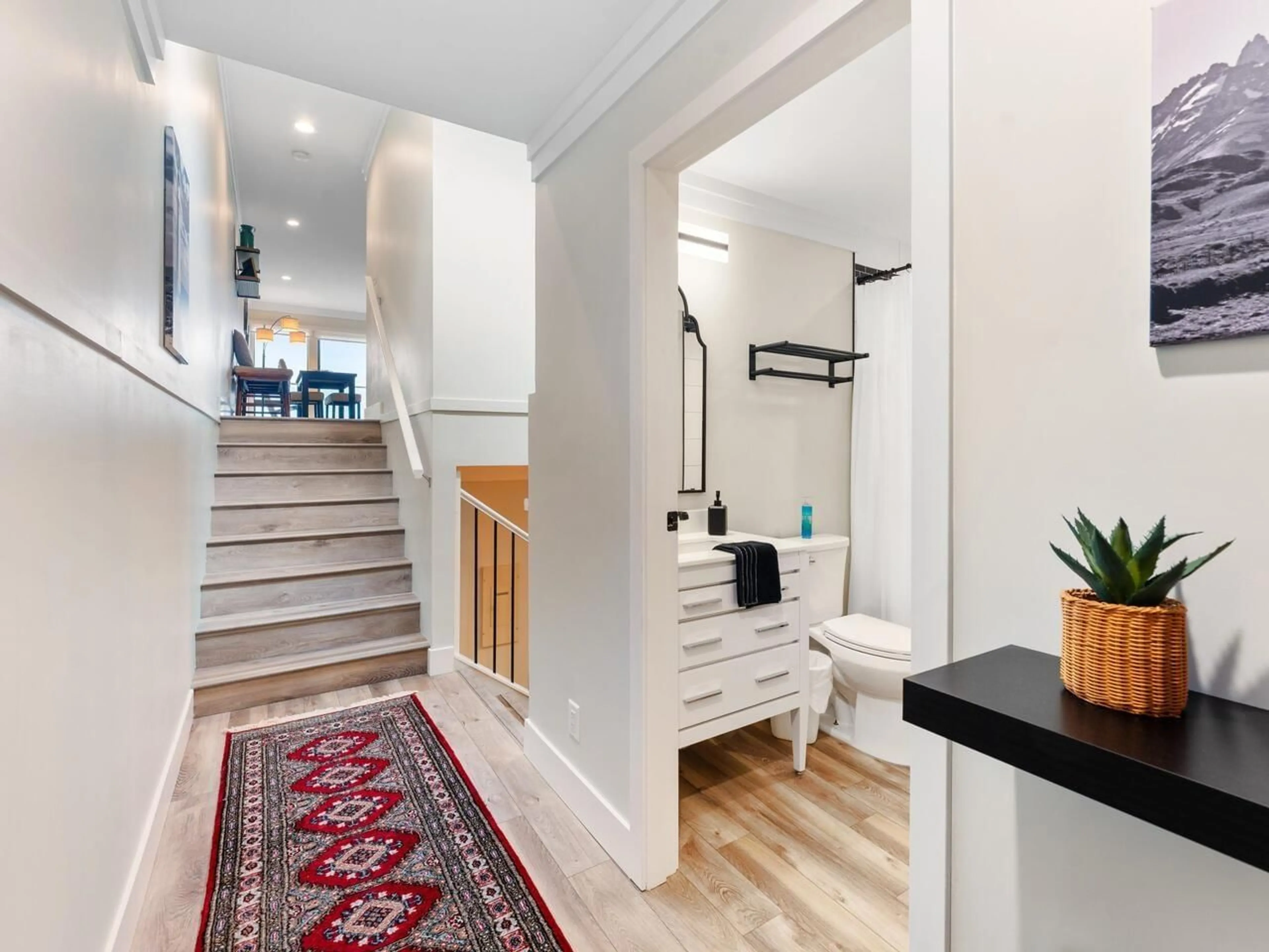 Indoor entryway for 10 - 14045 NICO WYND, Surrey British Columbia V4P1J2