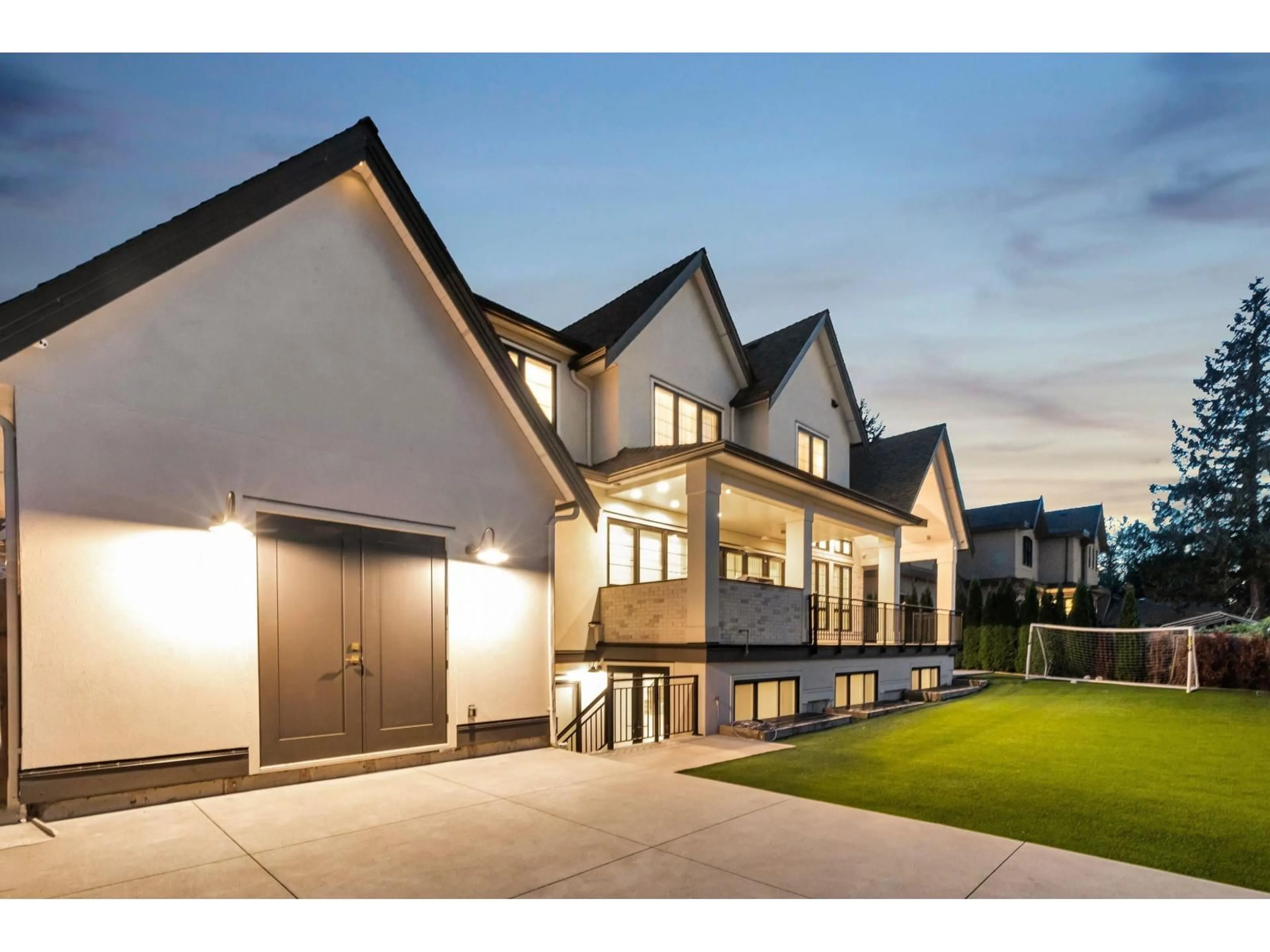 A pic from outside/outdoor area/front of a property/back of a property/a pic from drone, building for 15575 38, Surrey British Columbia V3Z0G7