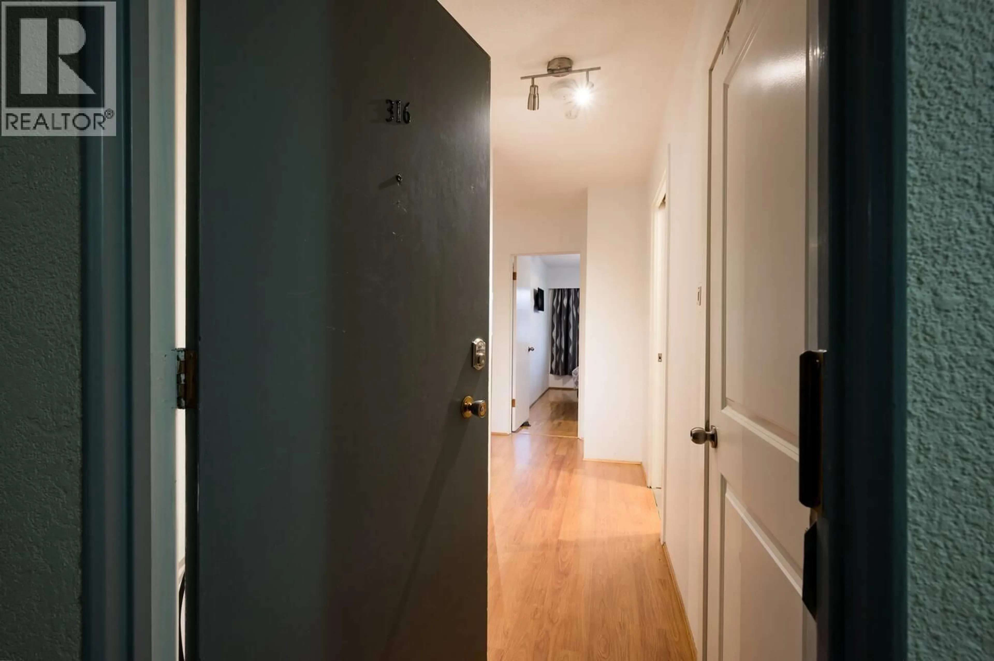 Unknown for 316 - 36 14TH AVENUE, Vancouver British Columbia V5T4C9